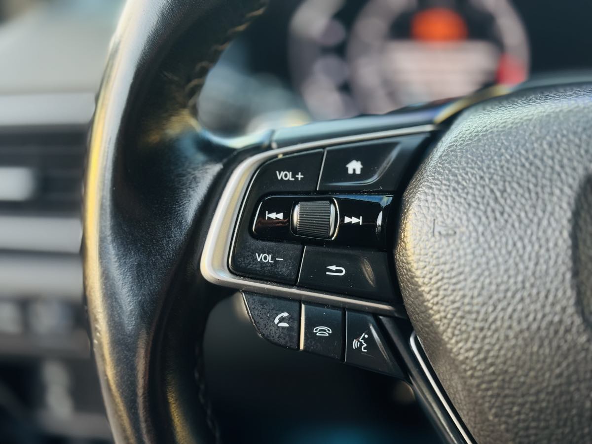 2018 Honda Accord EX-L 2.0T photo 25