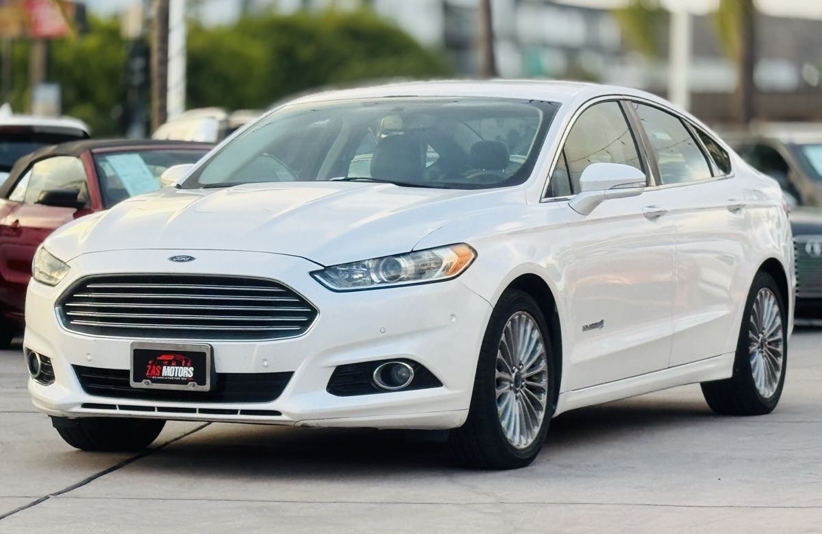 2014 Ford Fusion Titanium Hybrid photo 3