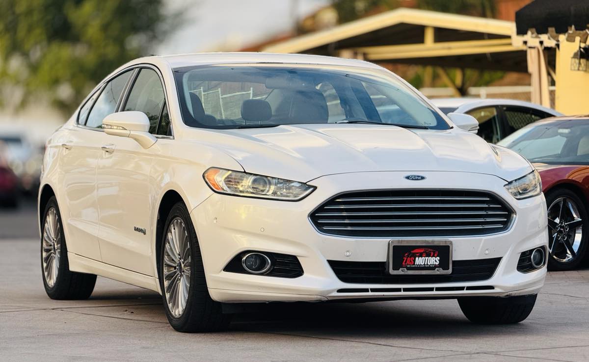 2014 Ford Fusion Titanium Hybrid photo 4
