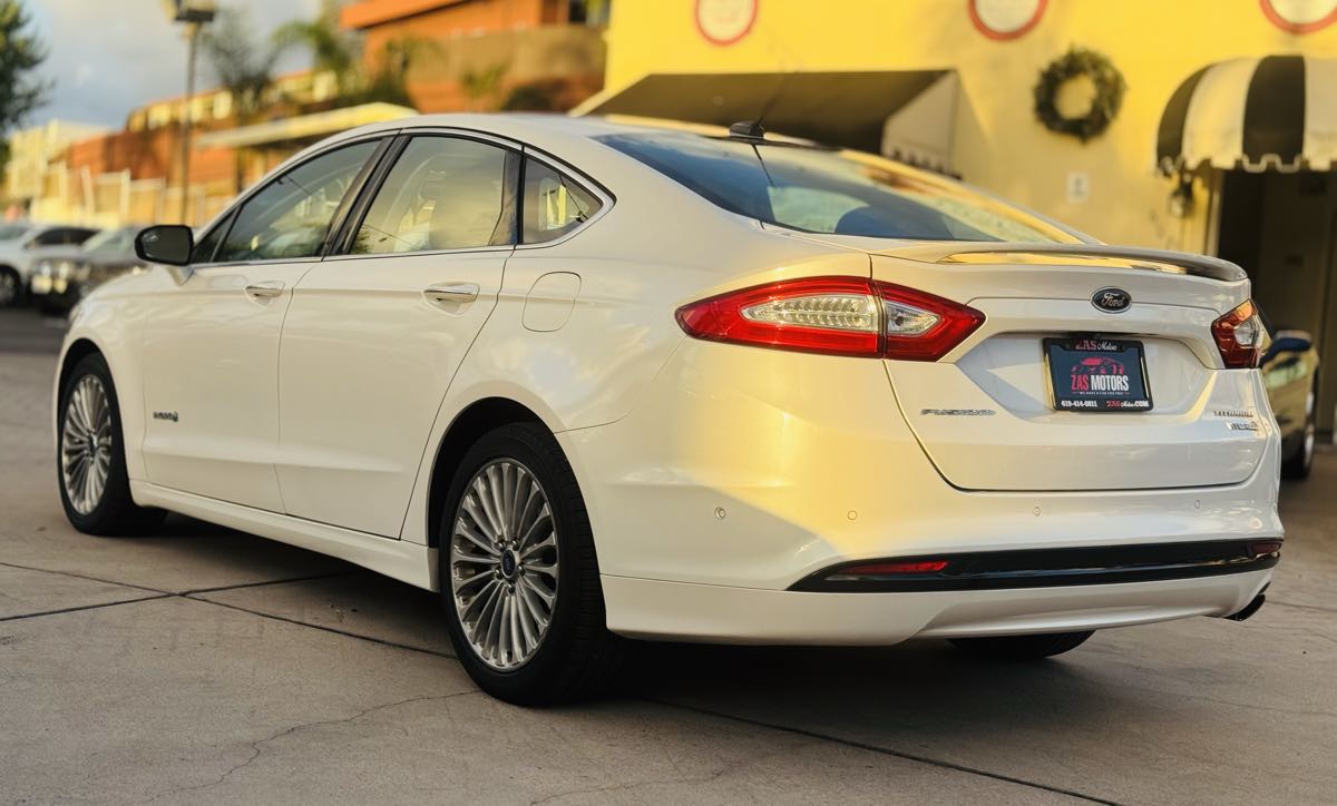 2014 Ford Fusion Titanium Hybrid photo 9