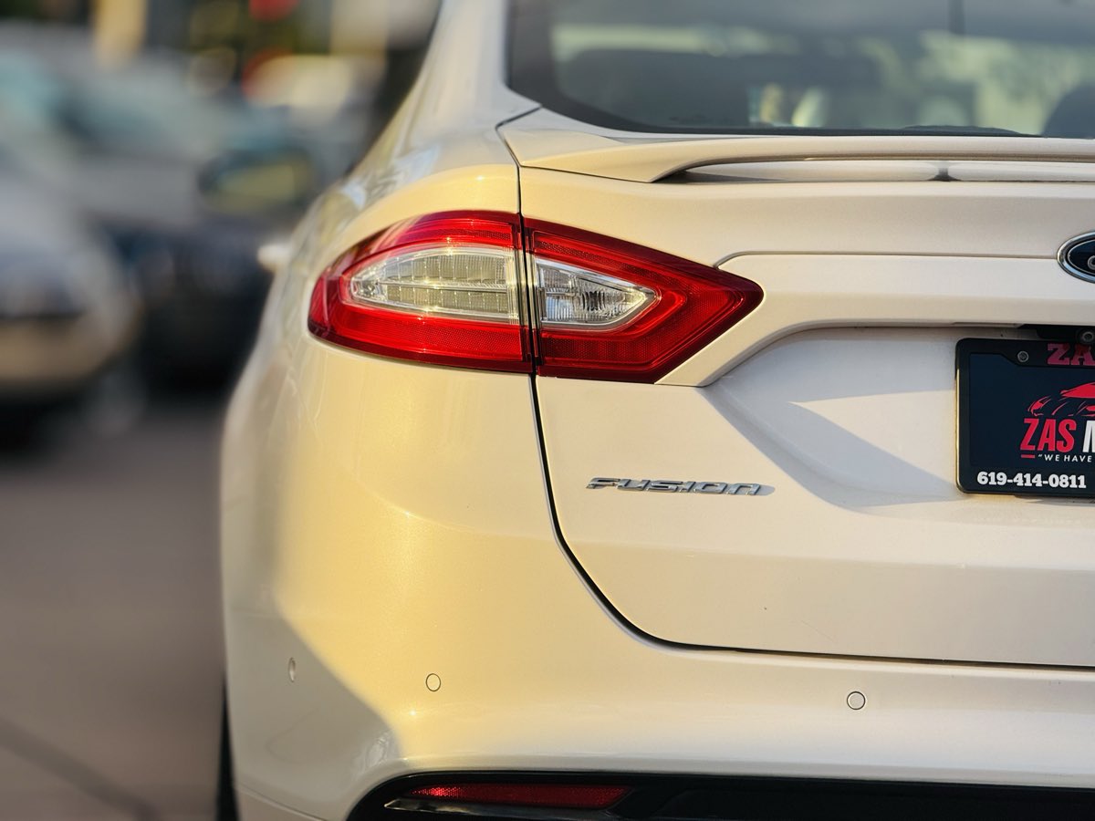 2014 Ford Fusion Titanium Hybrid photo 10