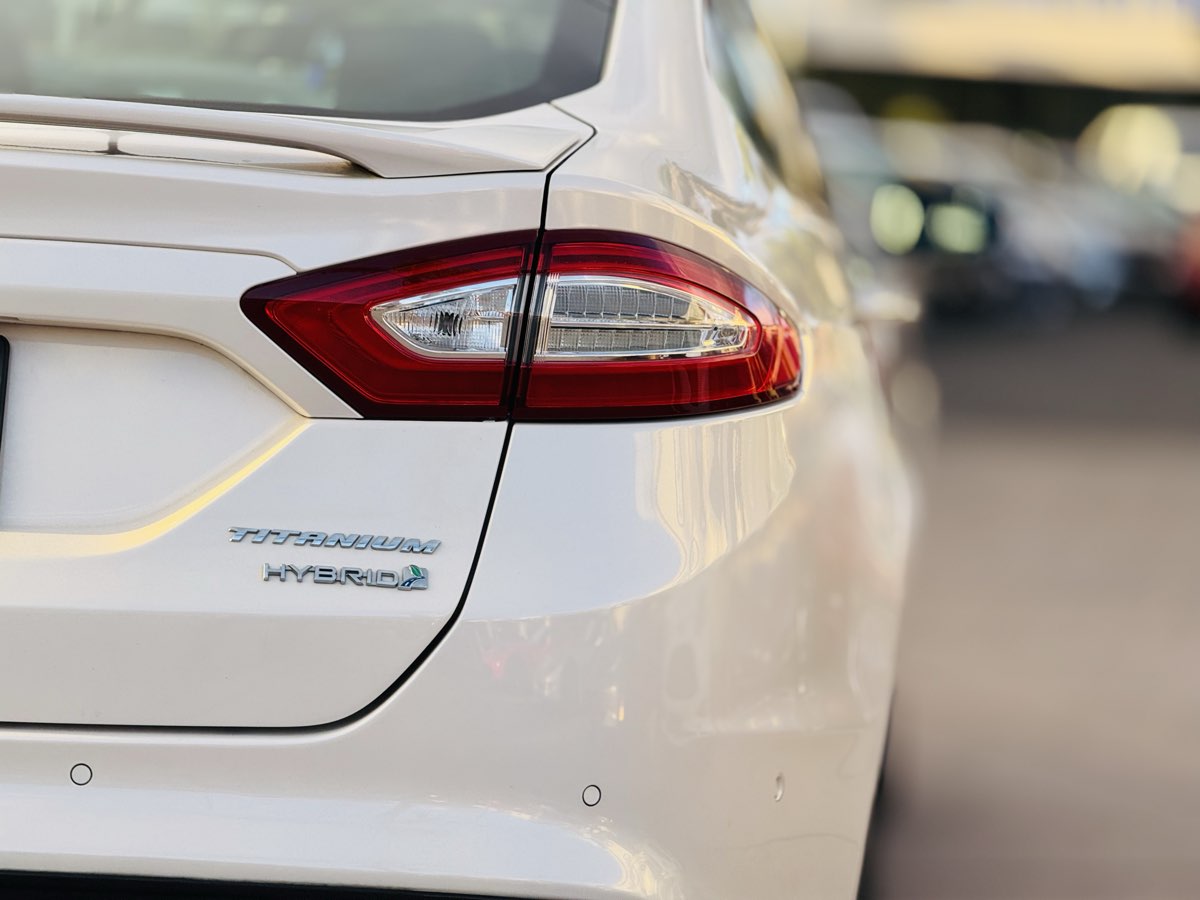 2014 Ford Fusion Titanium Hybrid photo 11