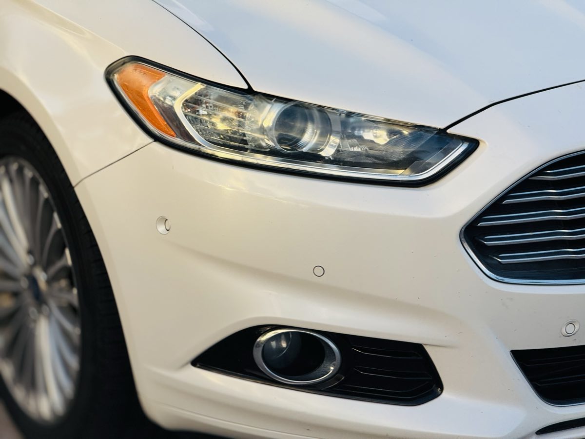 2014 Ford Fusion Titanium Hybrid photo 13