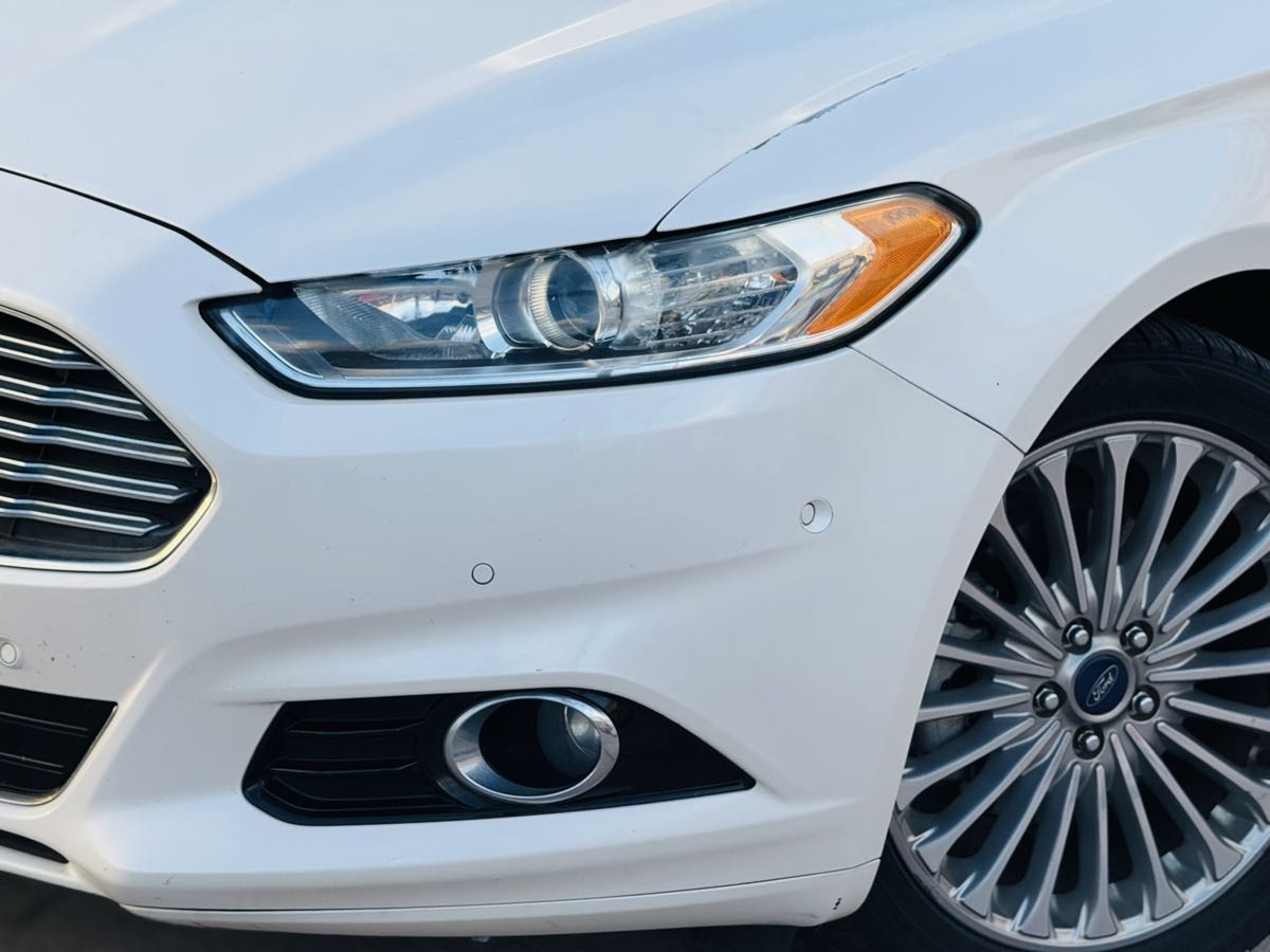 2014 Ford Fusion Titanium Hybrid photo 14