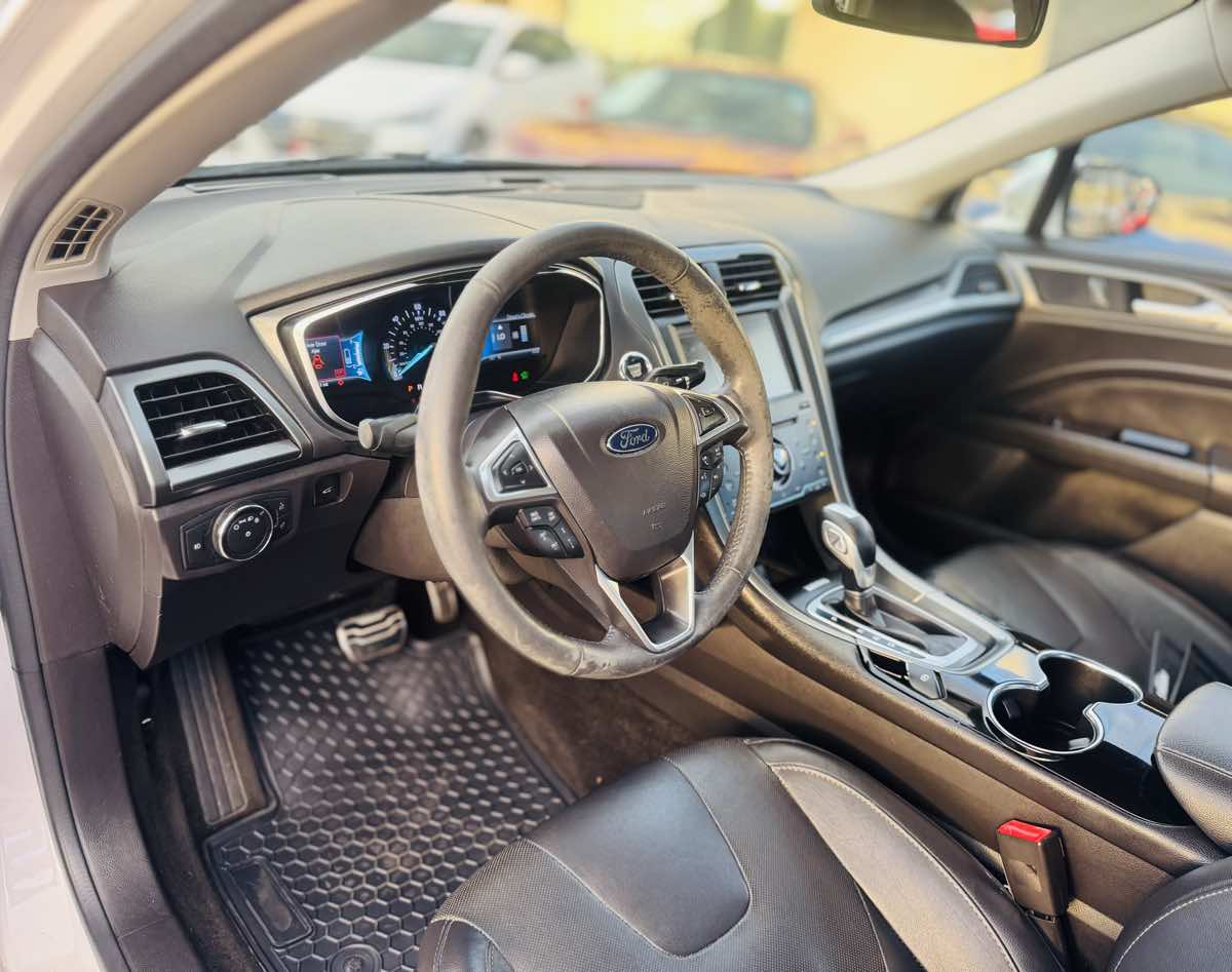 2014 Ford Fusion Titanium Hybrid photo 16