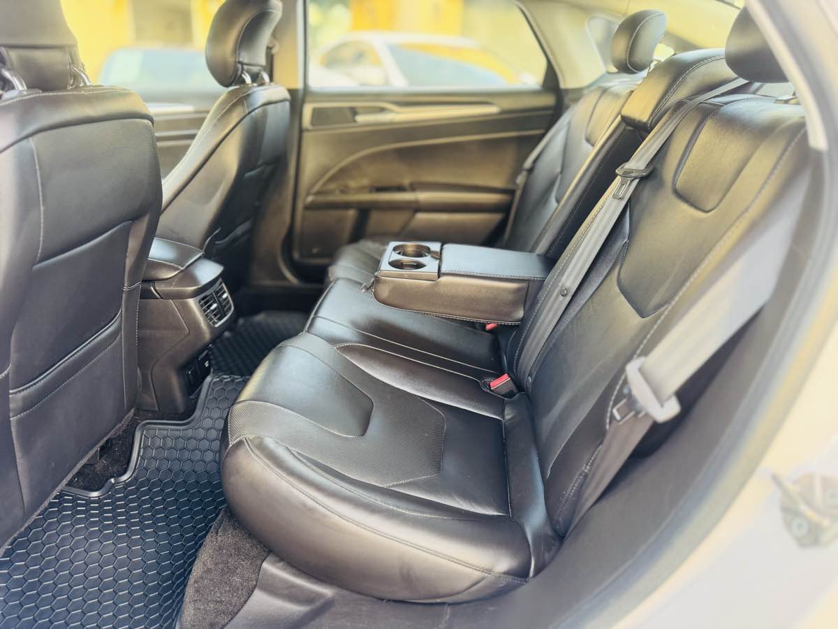 2014 Ford Fusion Titanium Hybrid photo 18