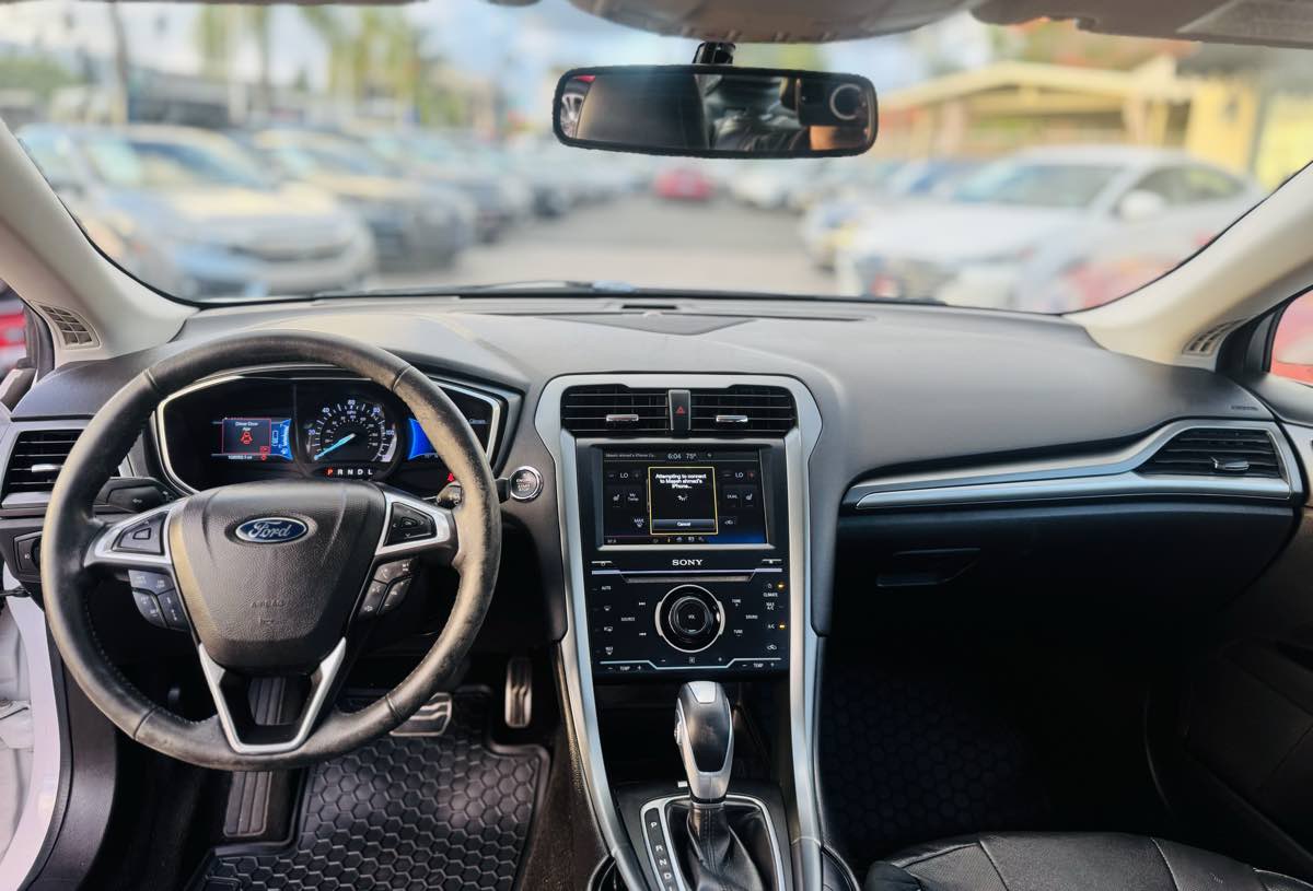 2014 Ford Fusion Titanium Hybrid photo 20