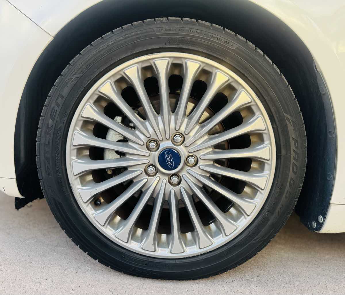 2014 Ford Fusion Titanium Hybrid photo 26