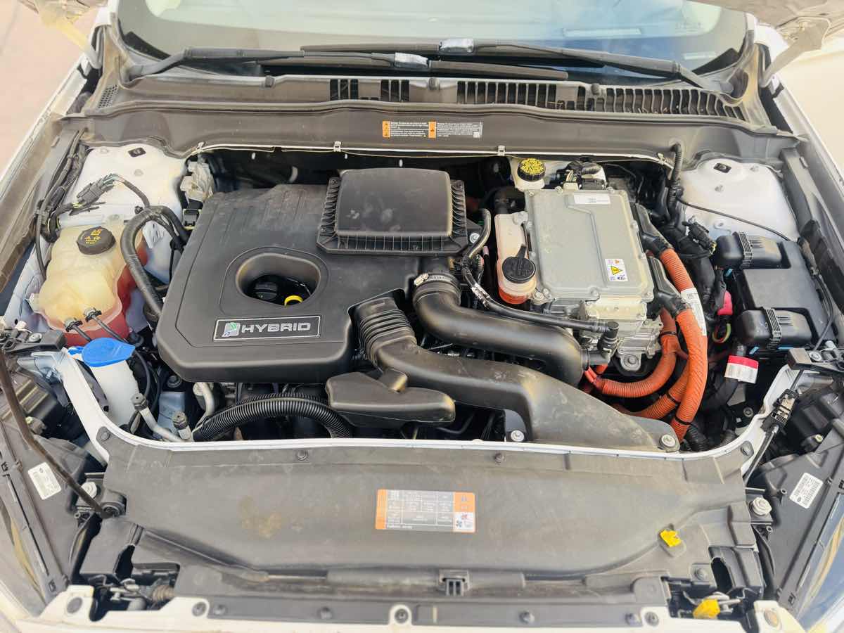 2014 Ford Fusion Titanium Hybrid photo 27