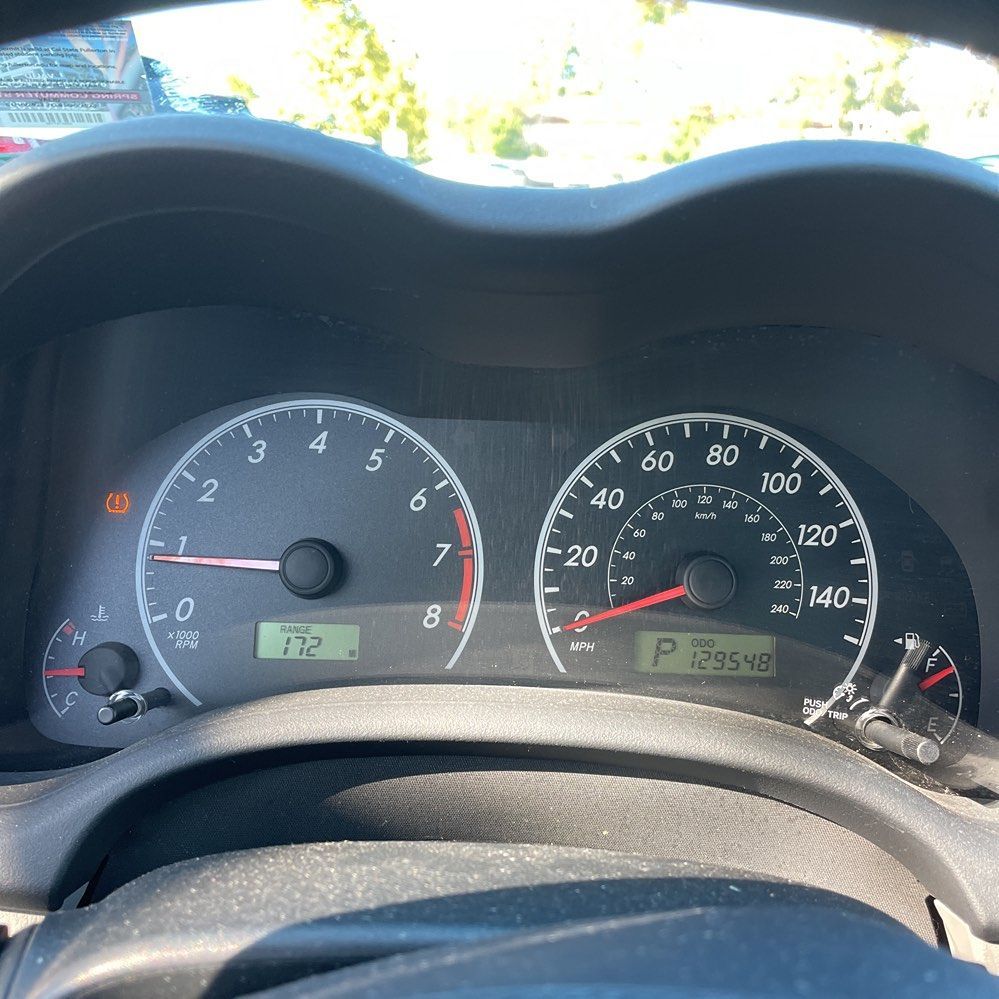 2013 Toyota Corolla LE photo 3
