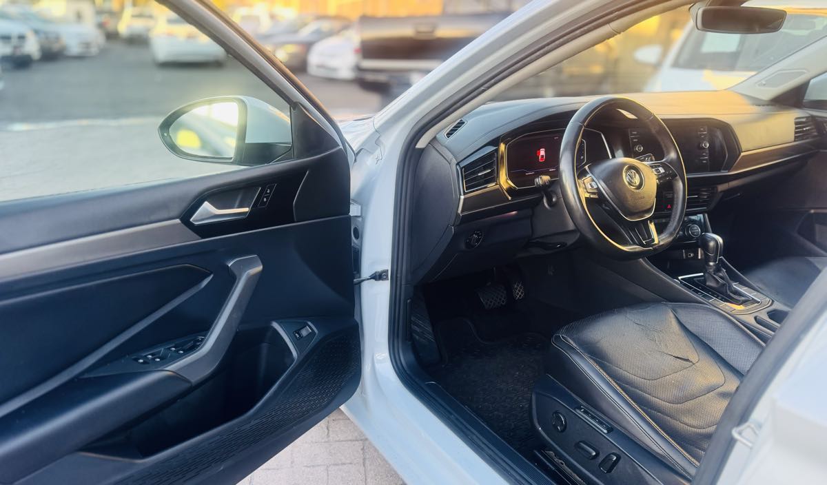 2019 Volkswagen Jetta SEL Premium photo 3