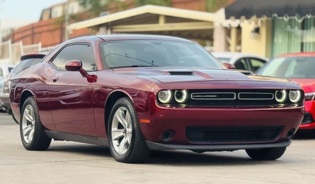 2017 Dodge Challenger SXT photo 4