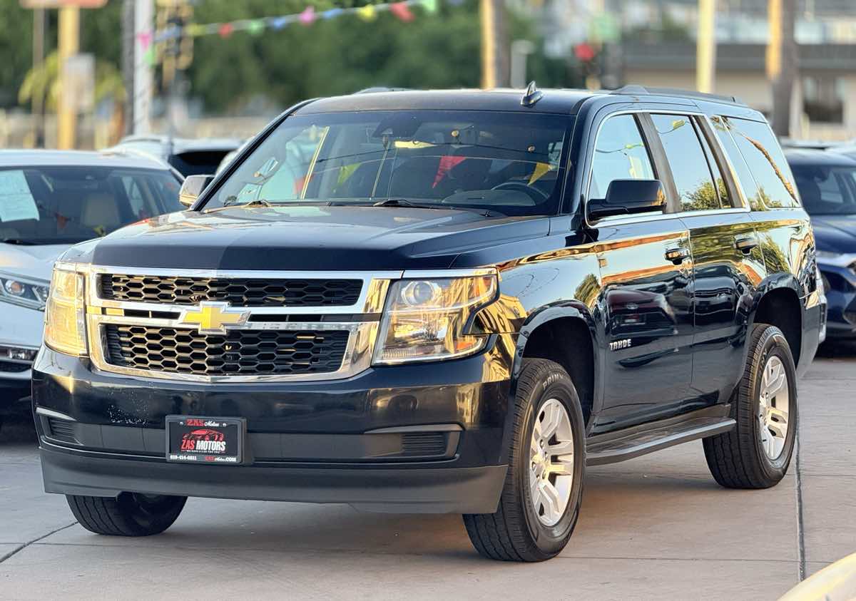 2019 Chevrolet Tahoe LT photo 3