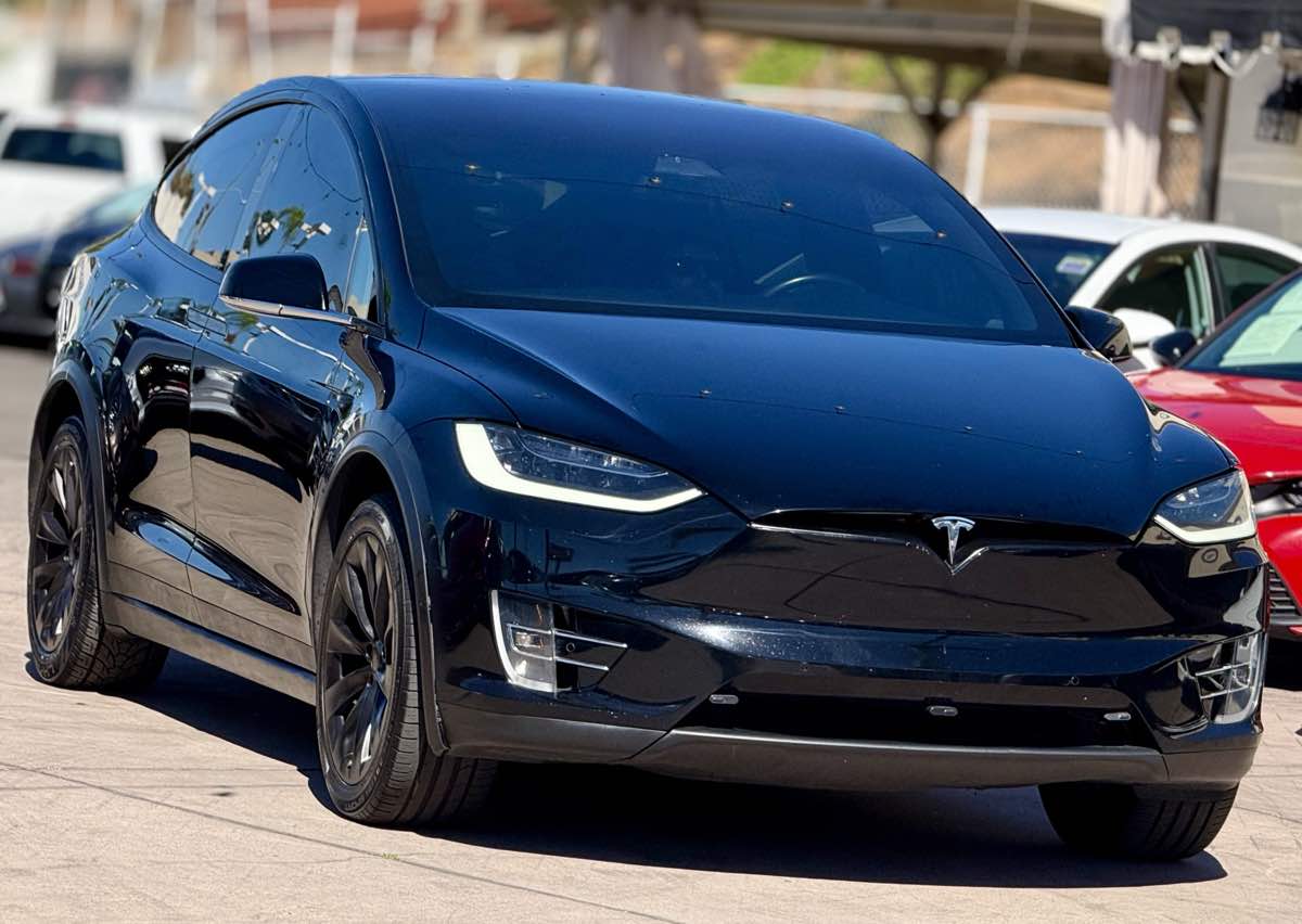 2018 Tesla Model X 75D photo 3