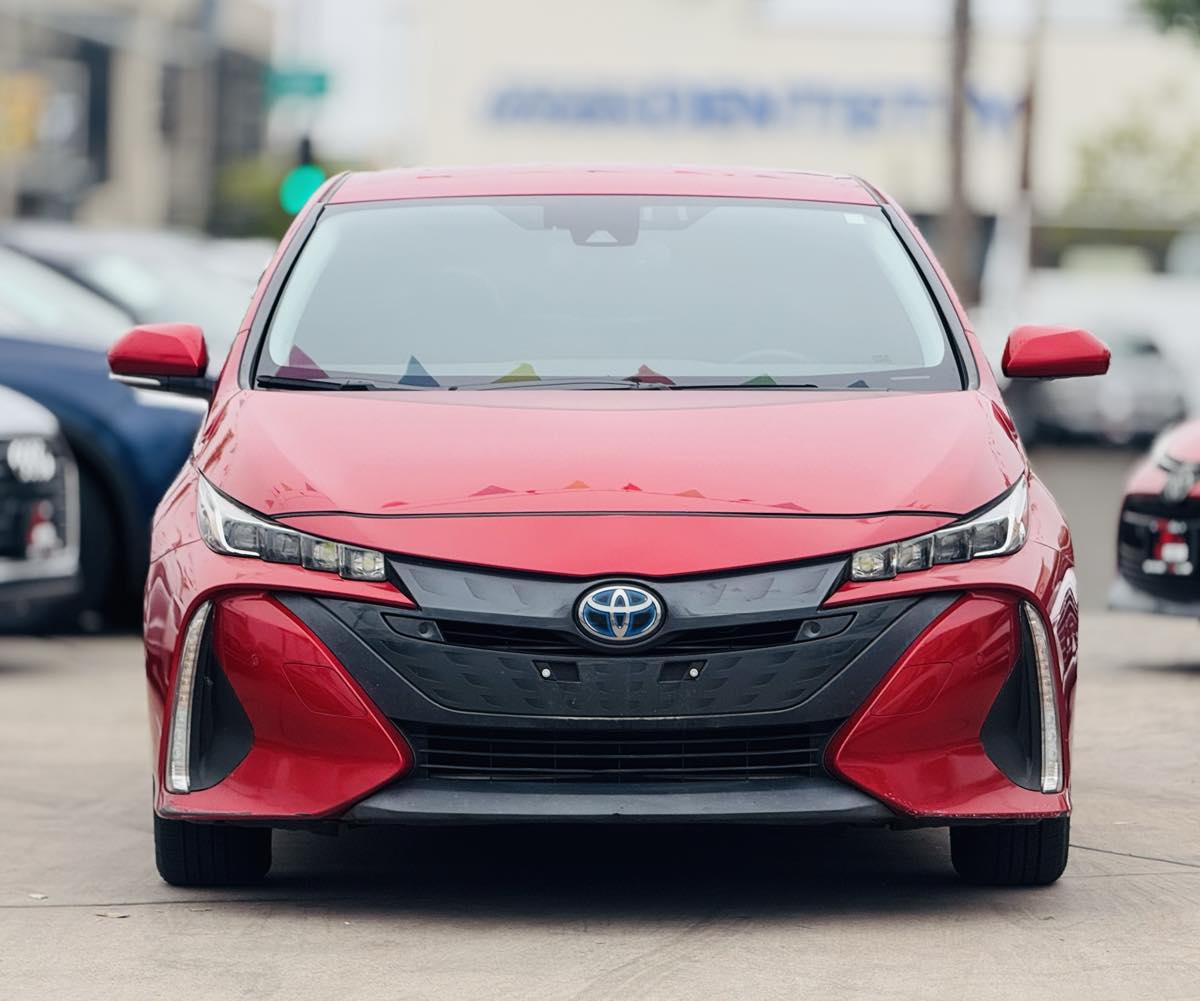 2020 Toyota Prius Prime Limited photo 2