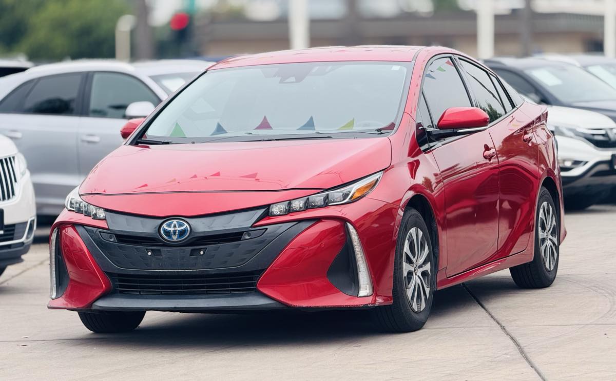 2020 Toyota Prius Prime Limited photo 3