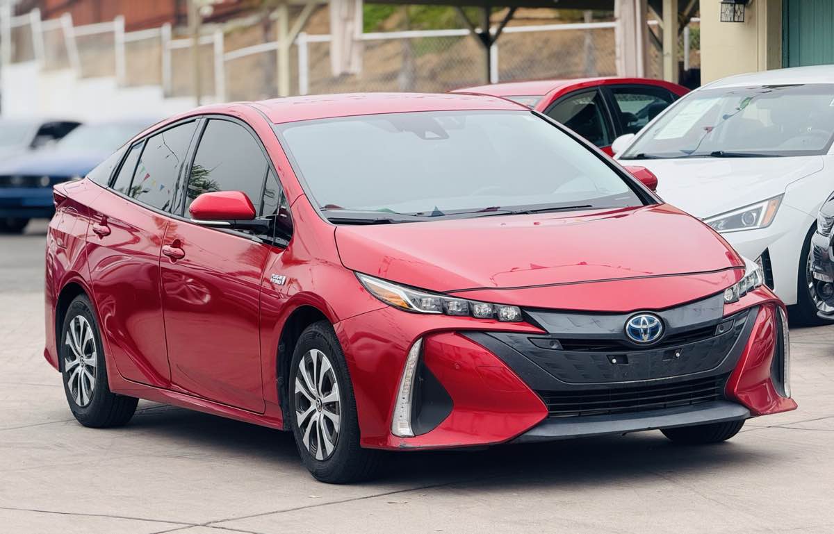 2020 Toyota Prius Prime Limited photo 4