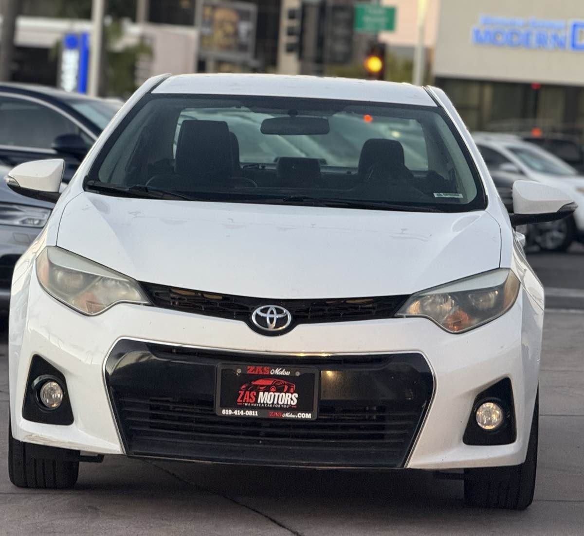 2016 Toyota Corolla LE photo 2