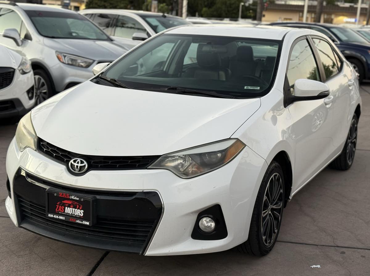 2016 Toyota Corolla LE photo 3