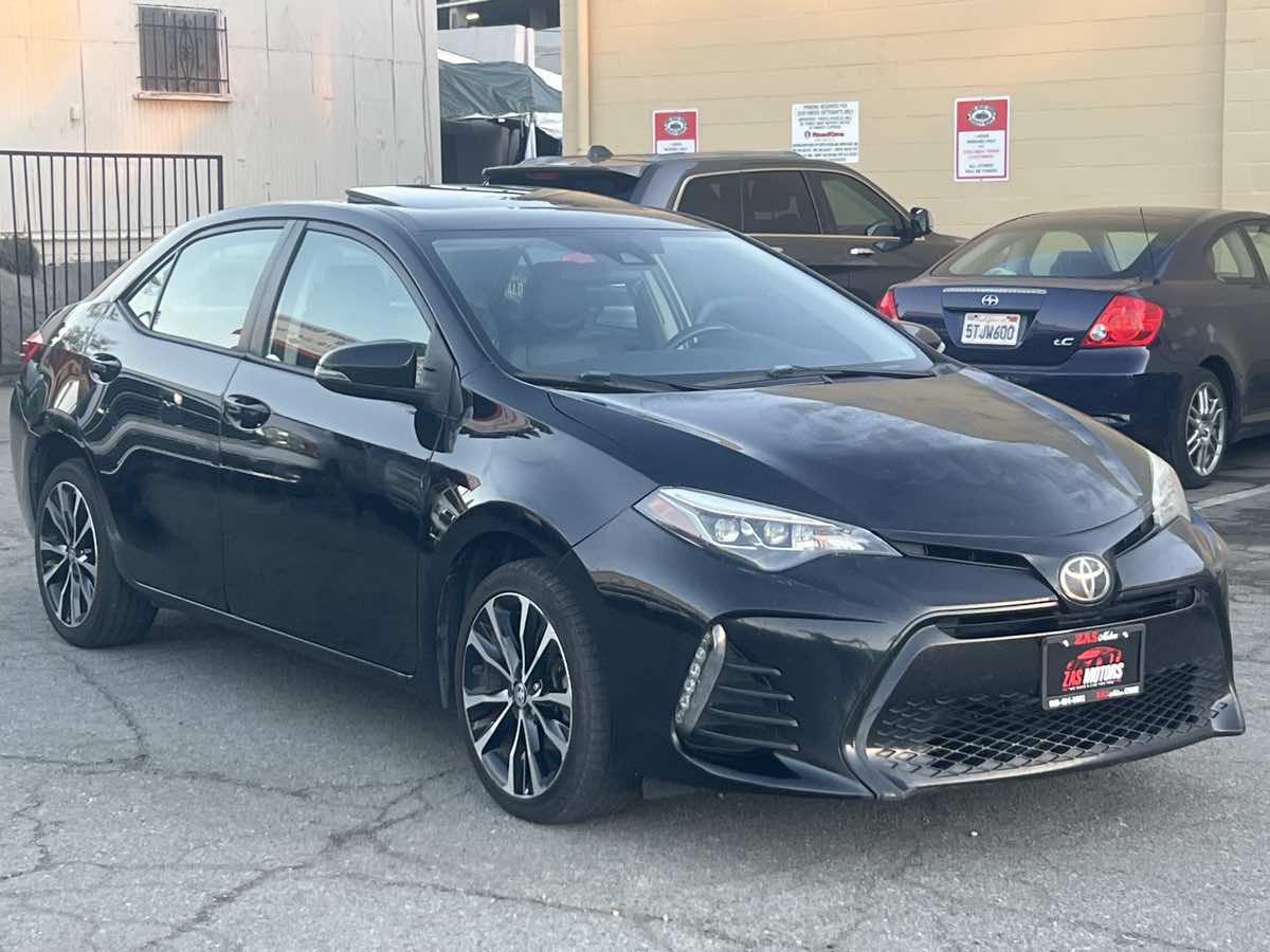 2019 Toyota Corolla L photo 3