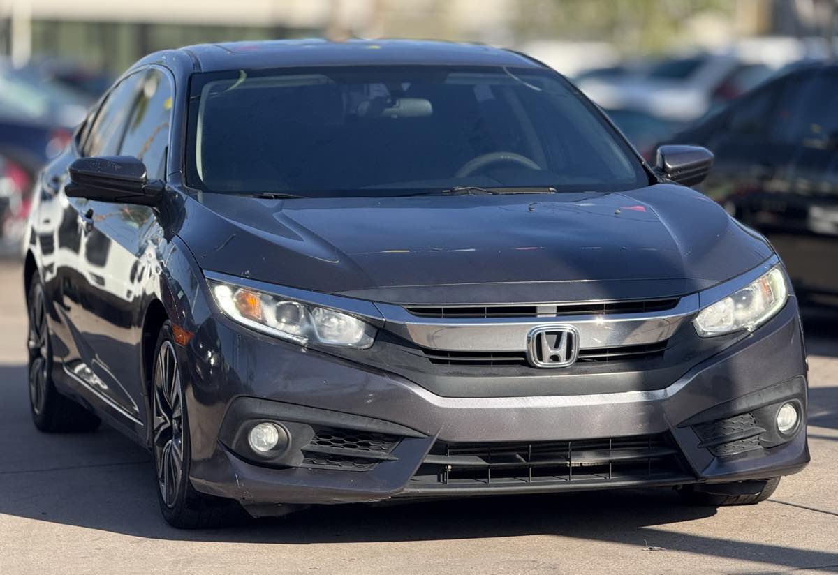 2017 Honda Civic EX-T photo 4