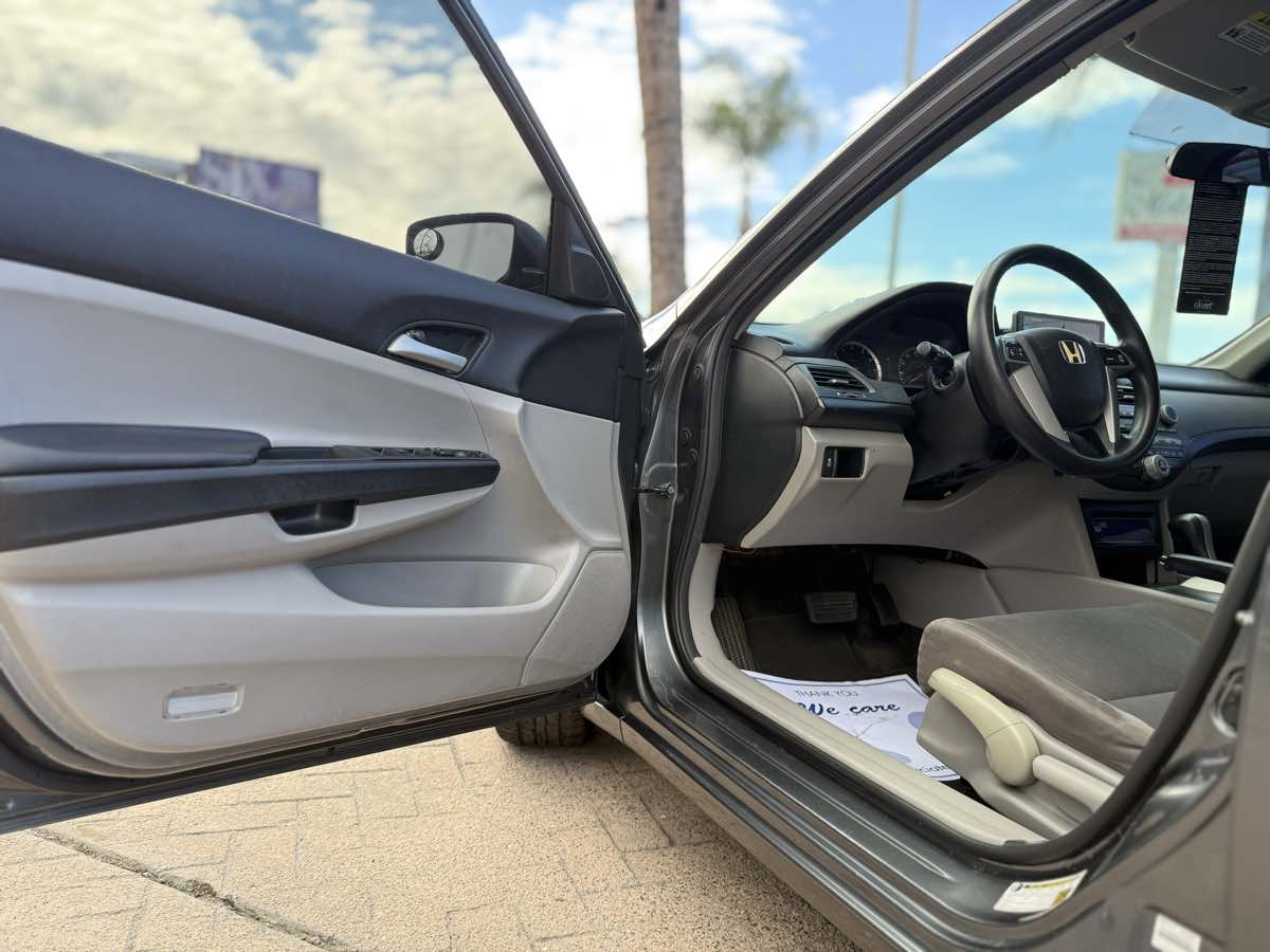 2012 Honda Accord LX - Photo 14