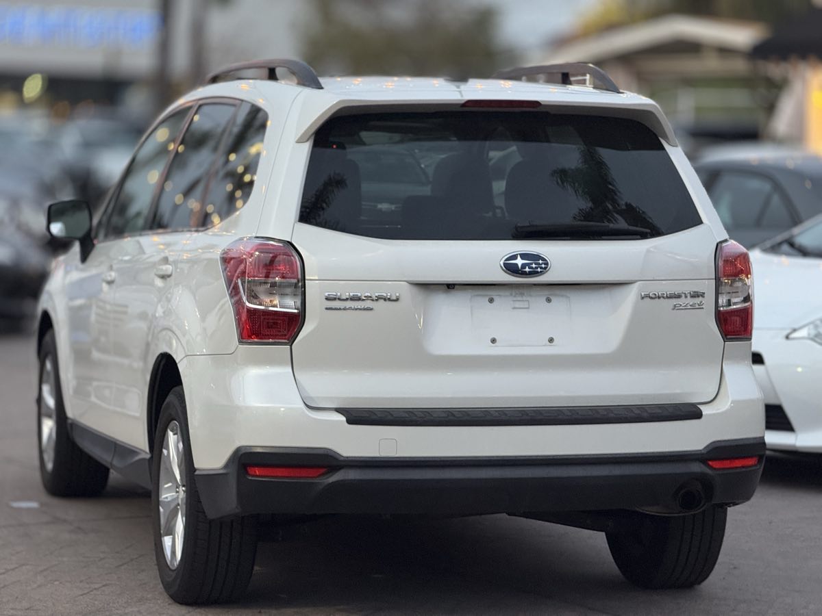 2015 Subaru Forester i Limited - Photo 10