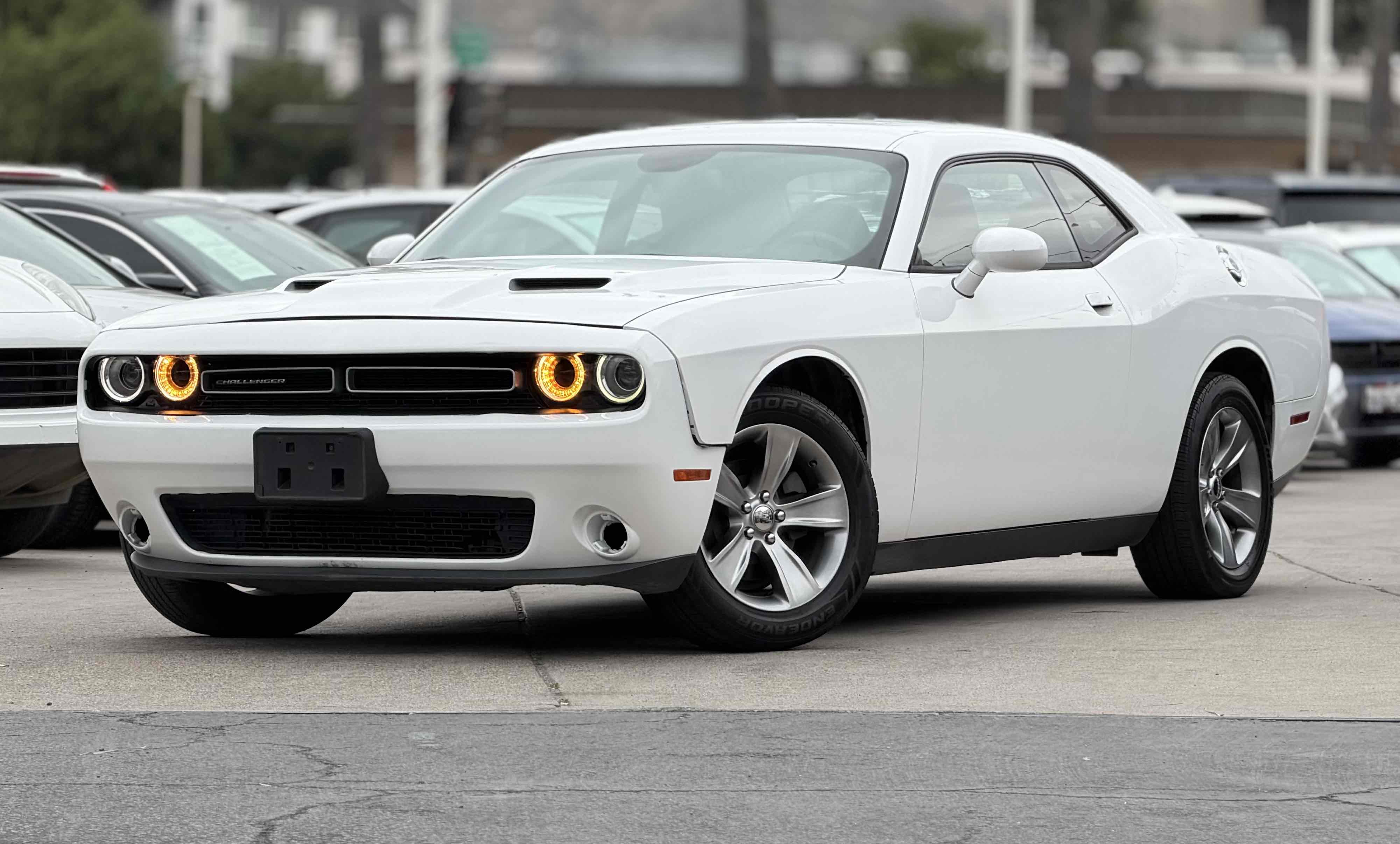 2015 Dodge Challenger SXT's photo