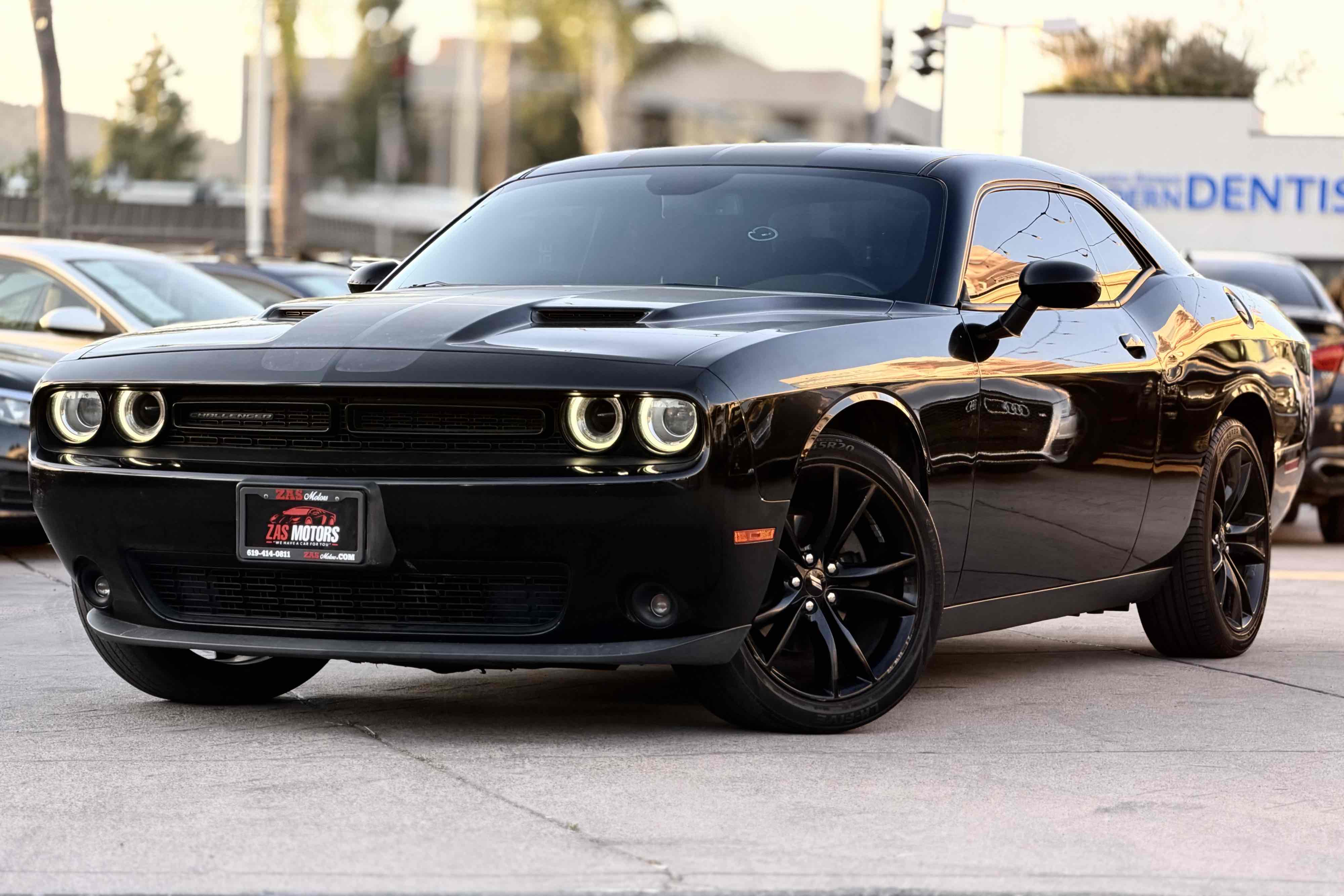 2017 Dodge Challenger SXT's photo