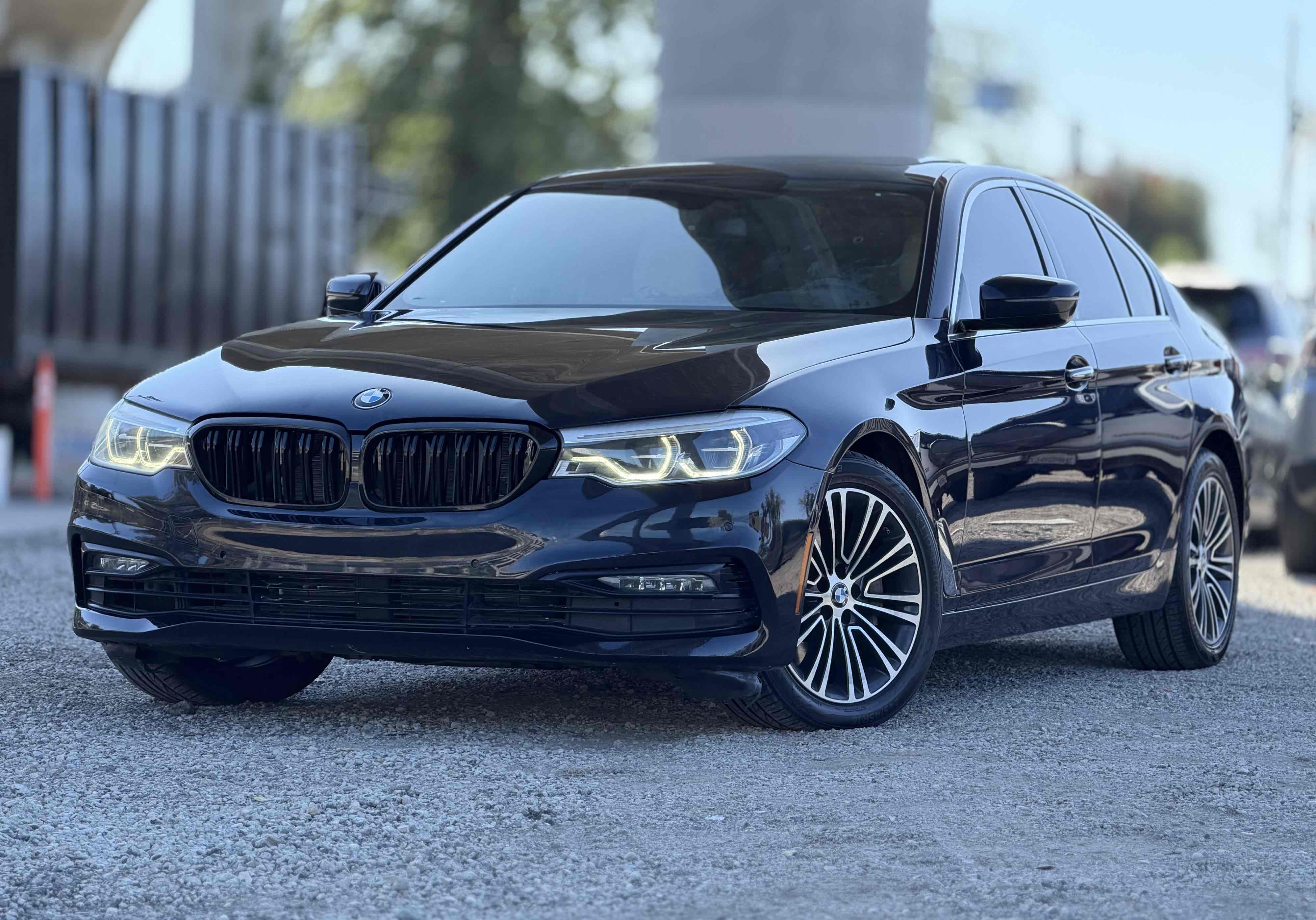2017 BMW 5 Series 540i xDrive Sedan's photo