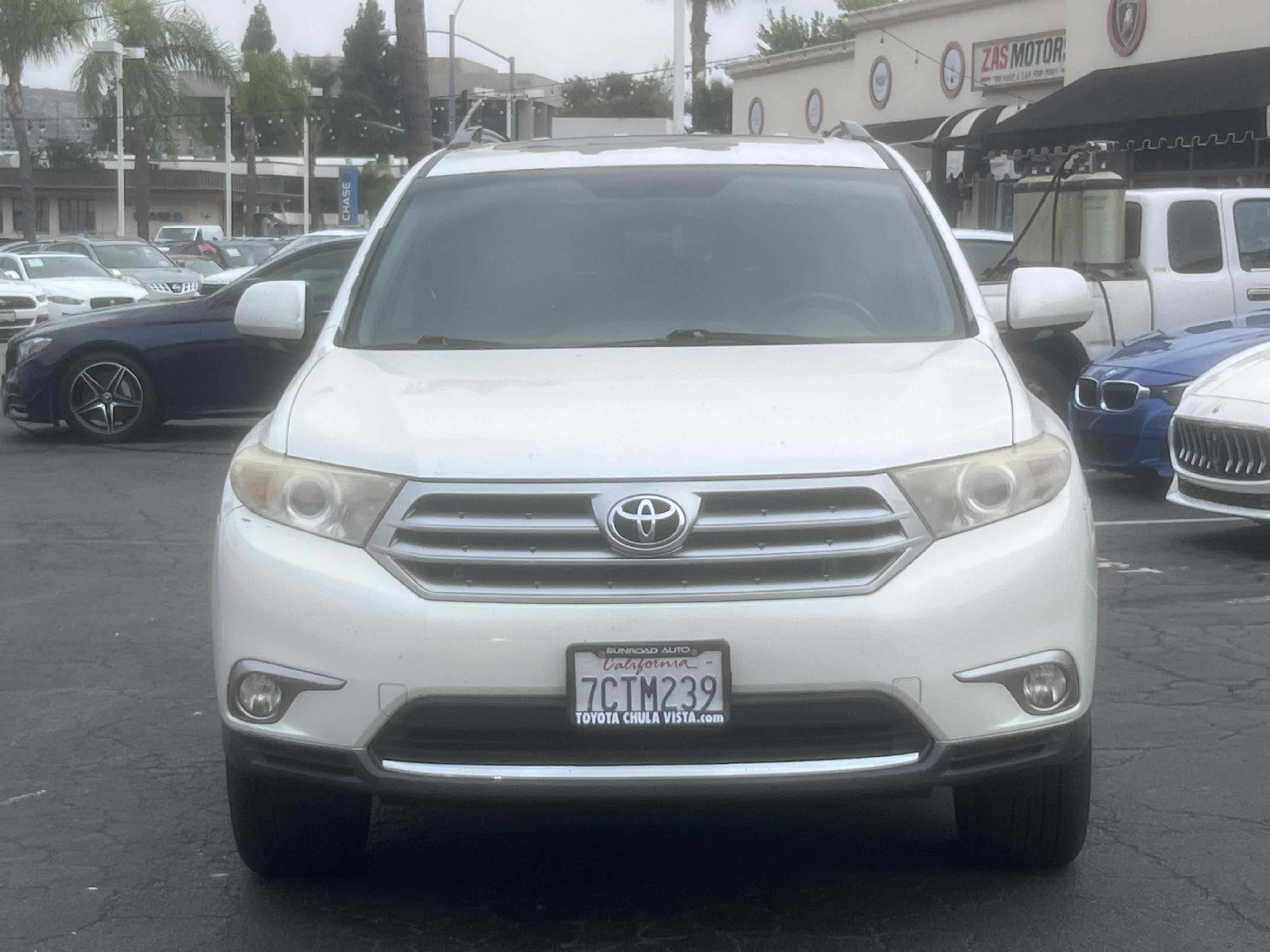 View vehicle photo 3