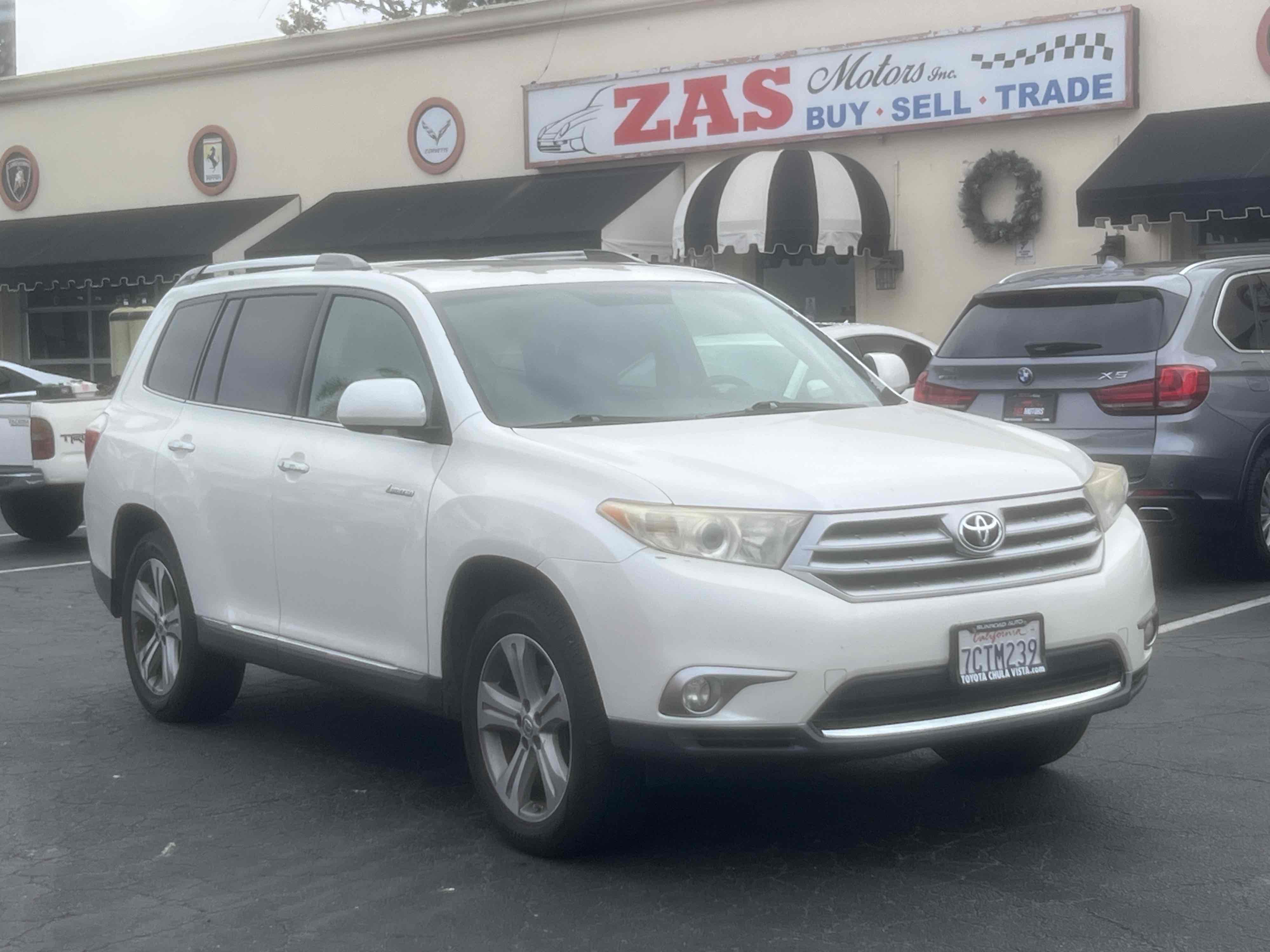 View vehicle photo 4