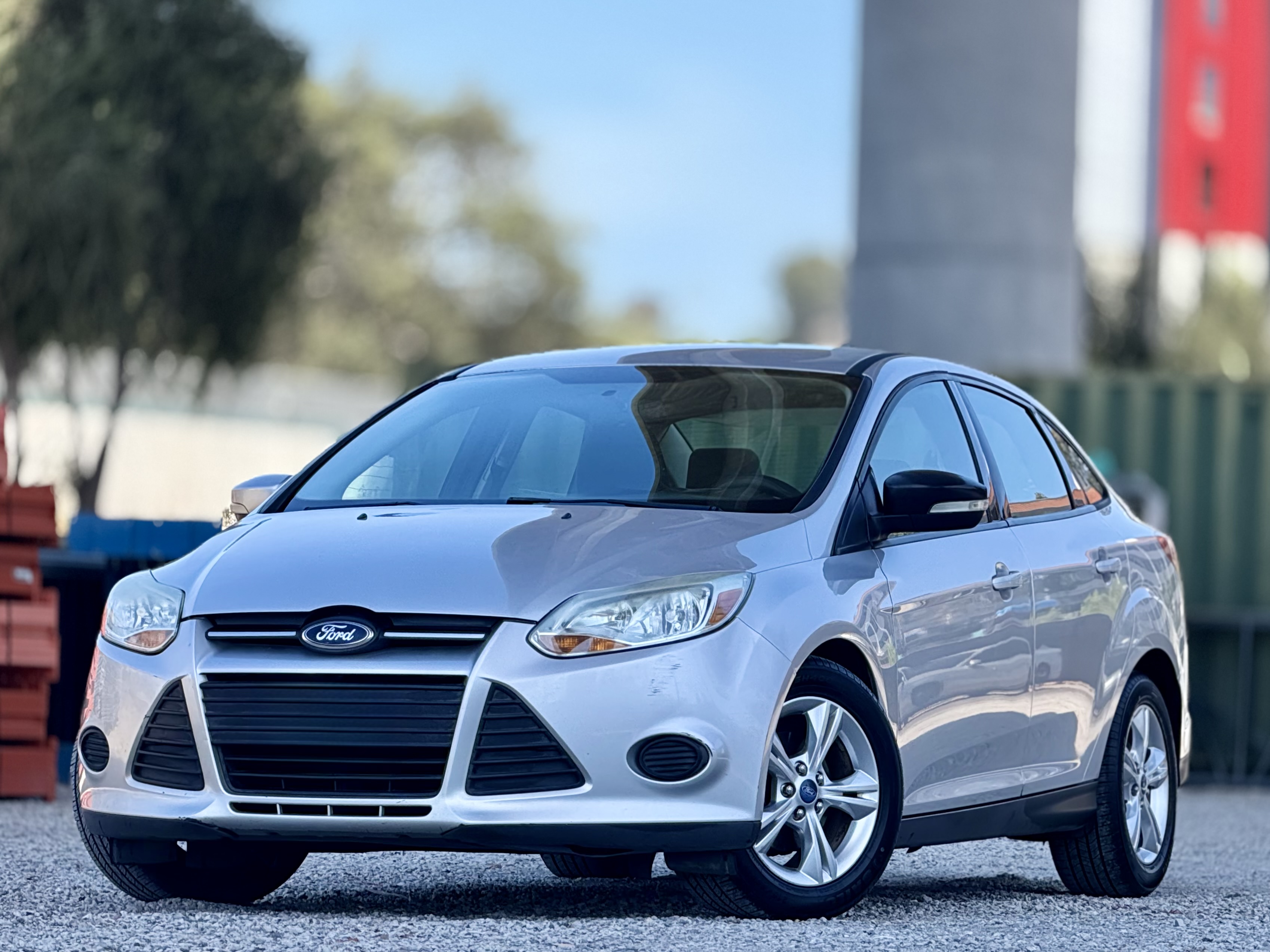 2013 Ford Focus SE( CLEAN TITLE )