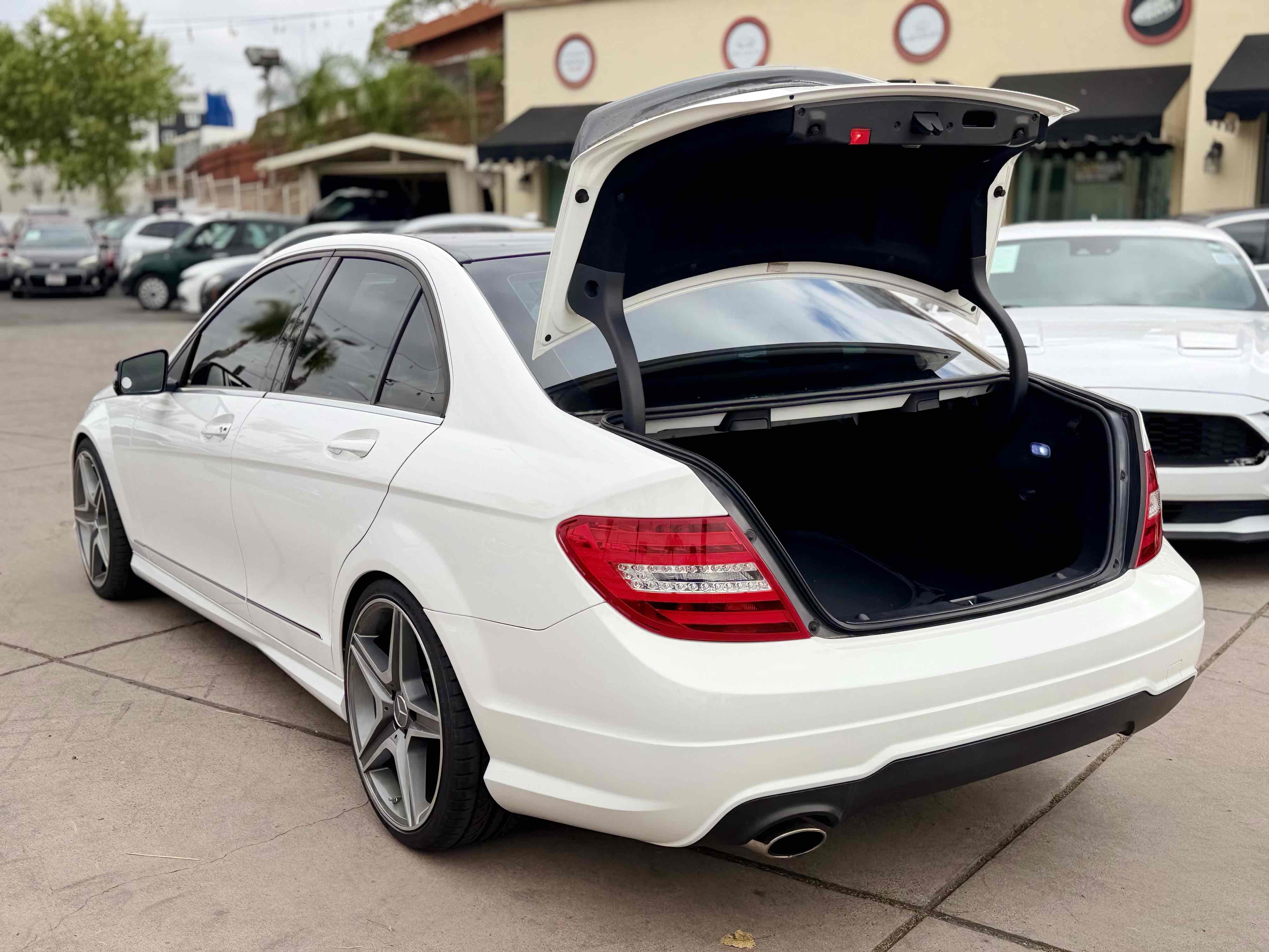 Mercedes-Benz c photo 9
