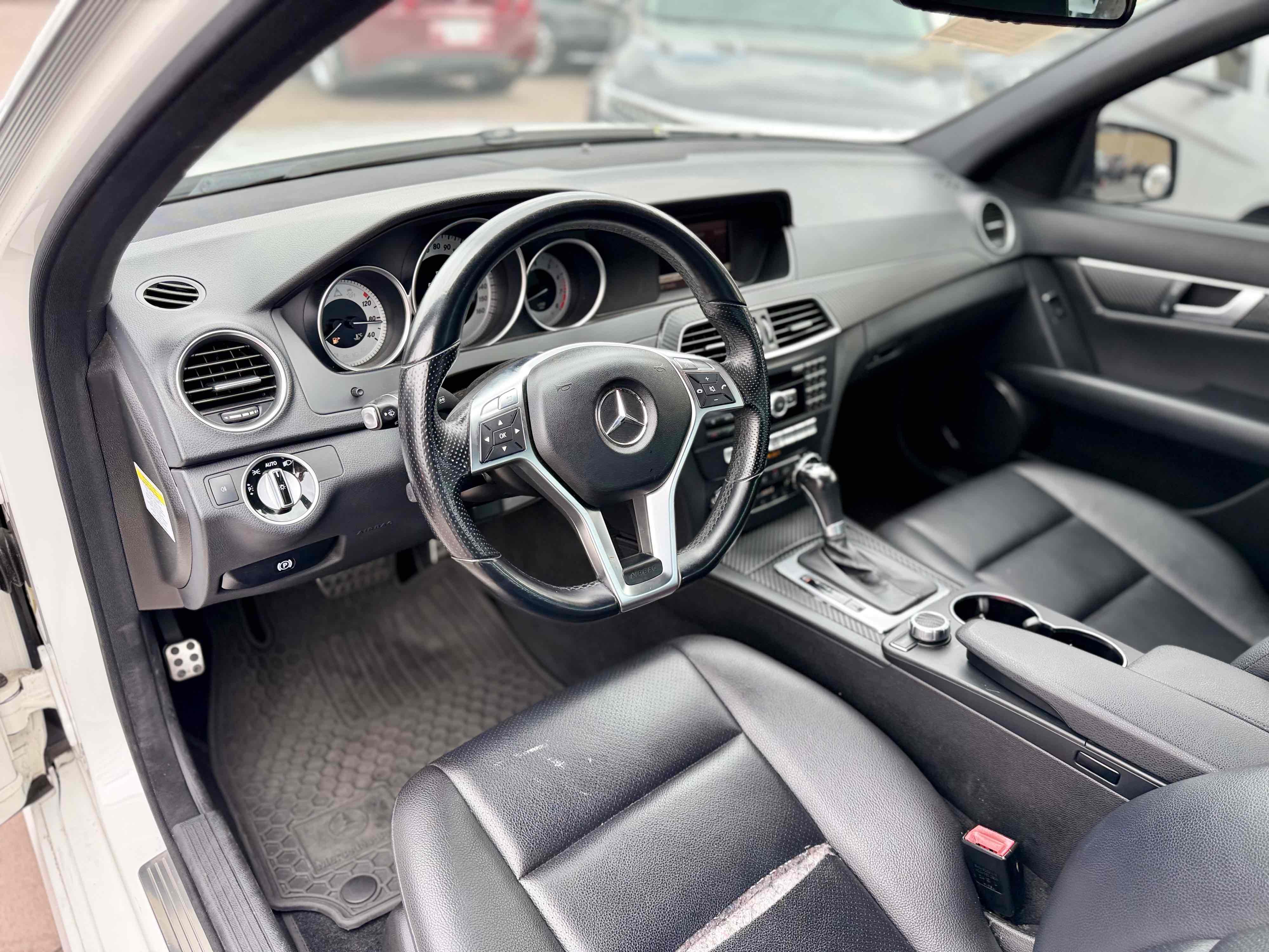 Mercedes-Benz c photo 17