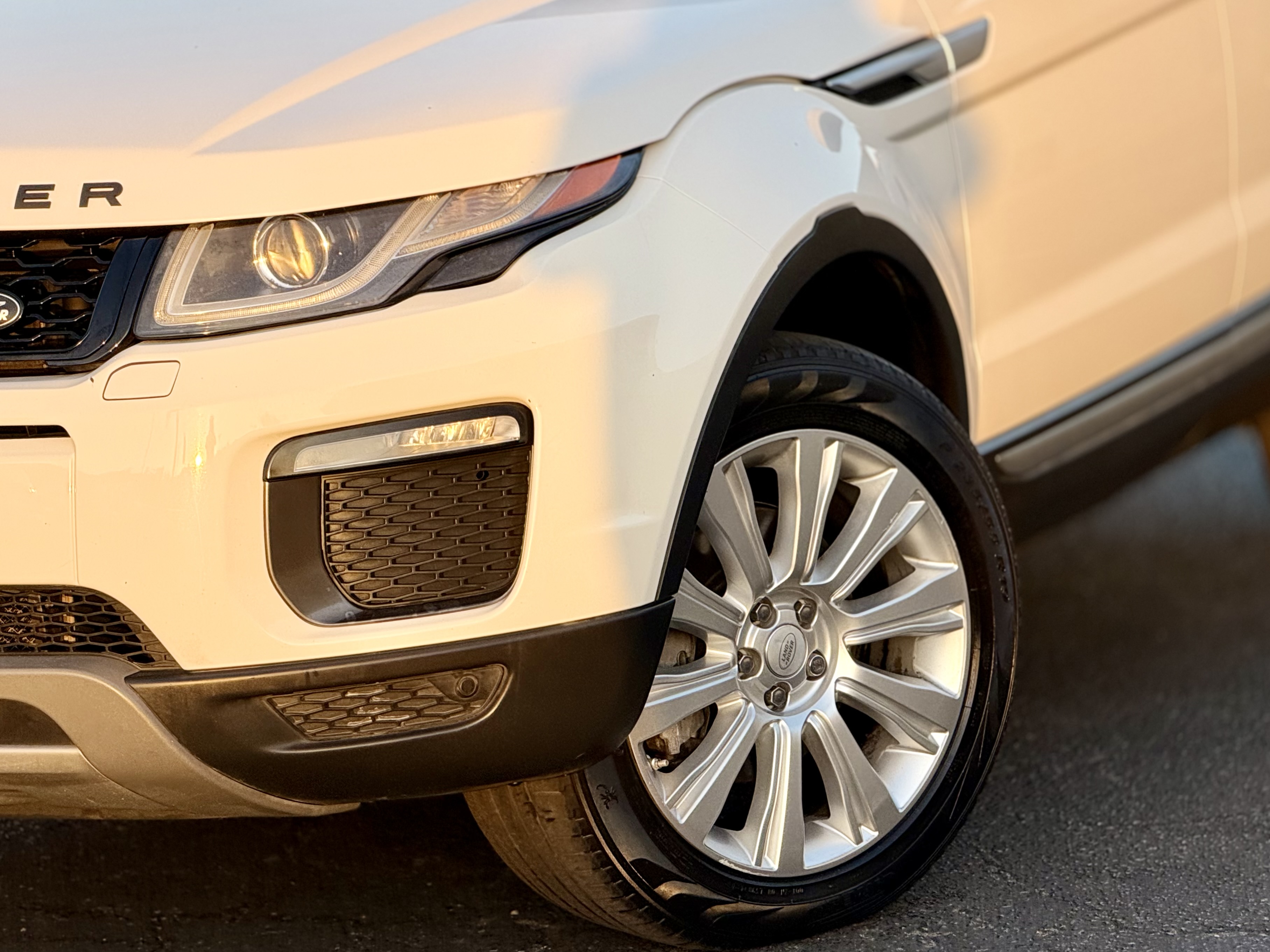 Land Rover Range Rover Evoque photo 8