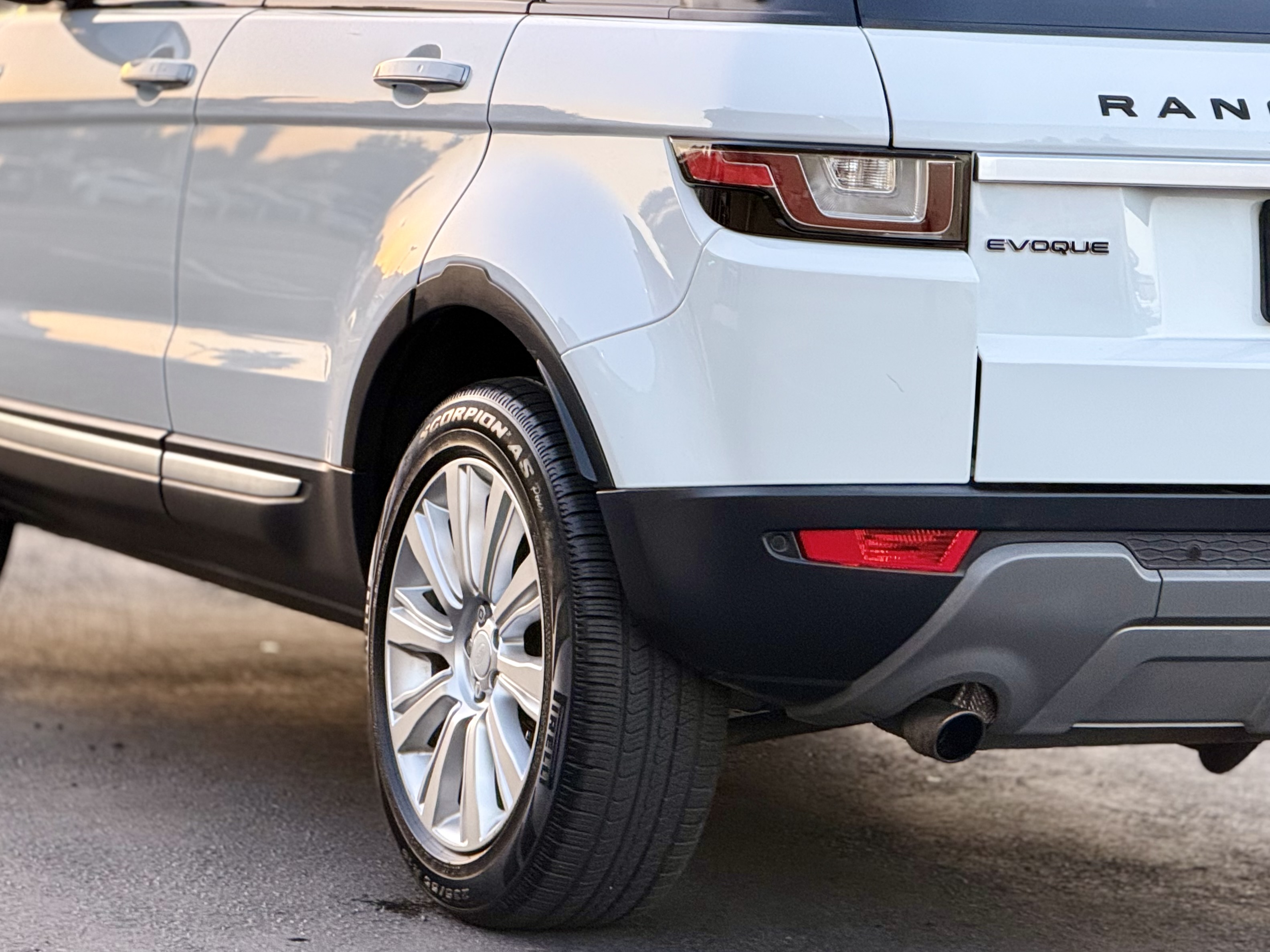 Land Rover Range Rover Evoque photo 13