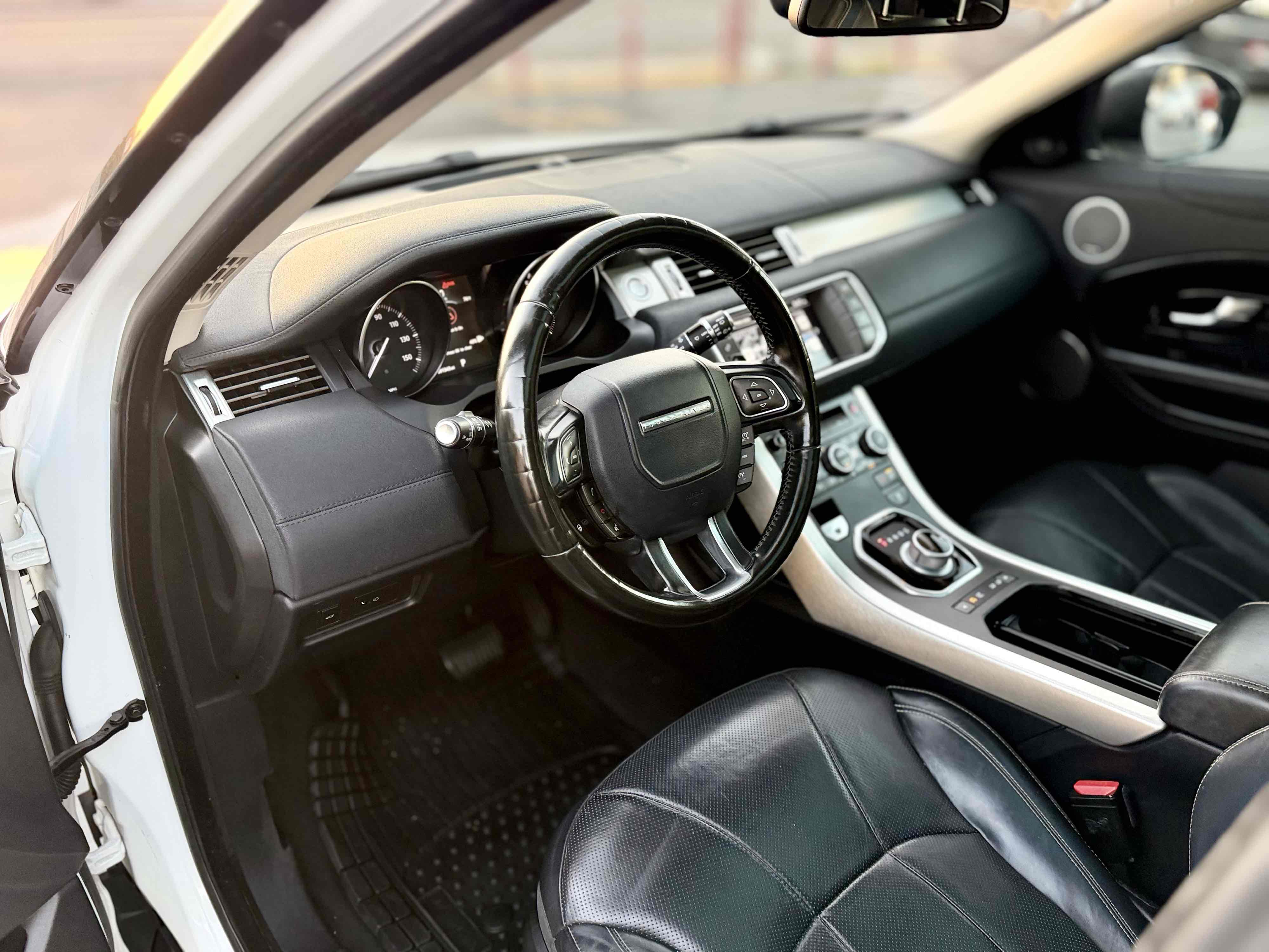 Land Rover Range Rover Evoque photo 21
