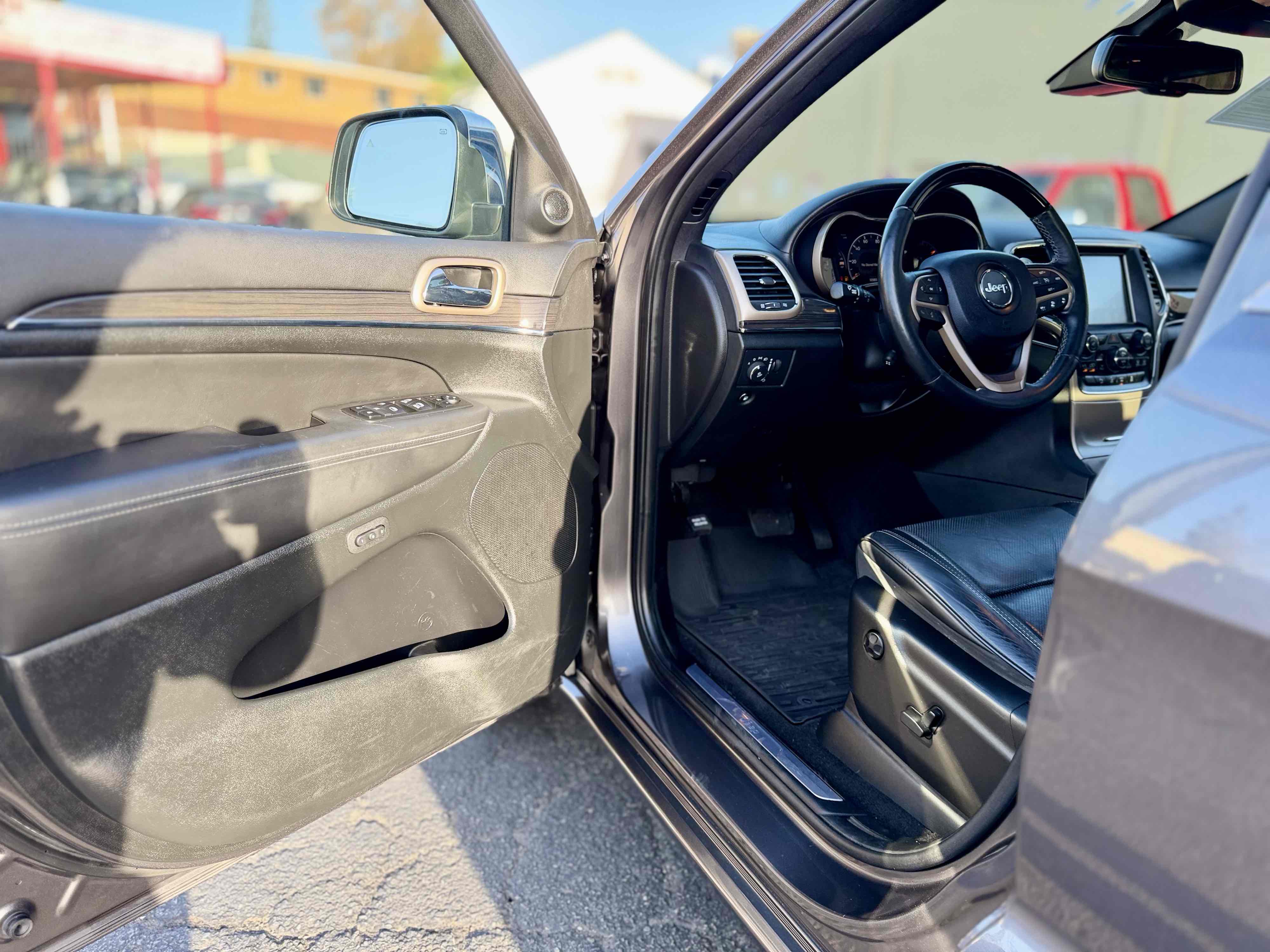 Jeep Grand Cherokee photo 25