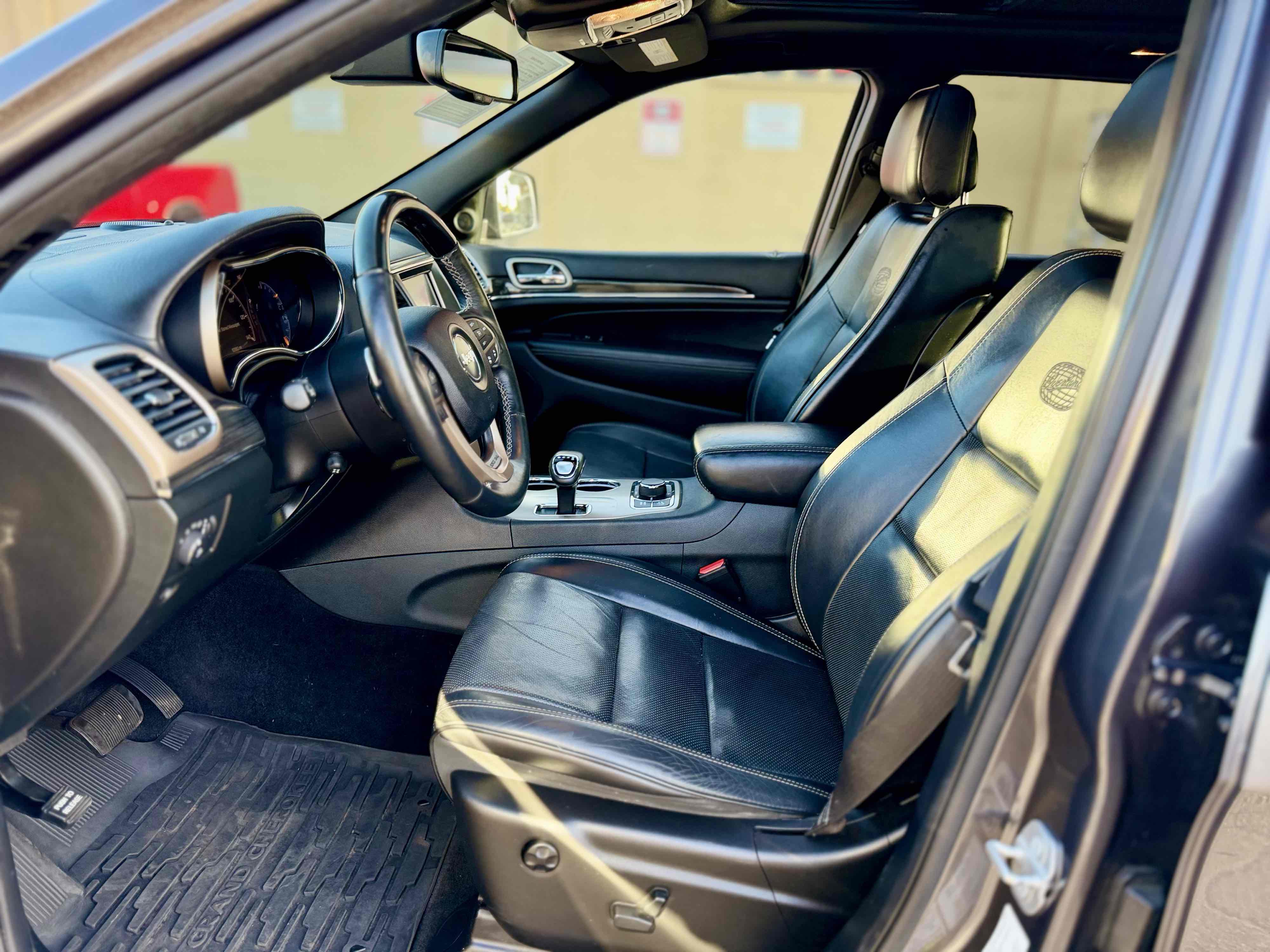 Jeep Grand Cherokee photo 26
