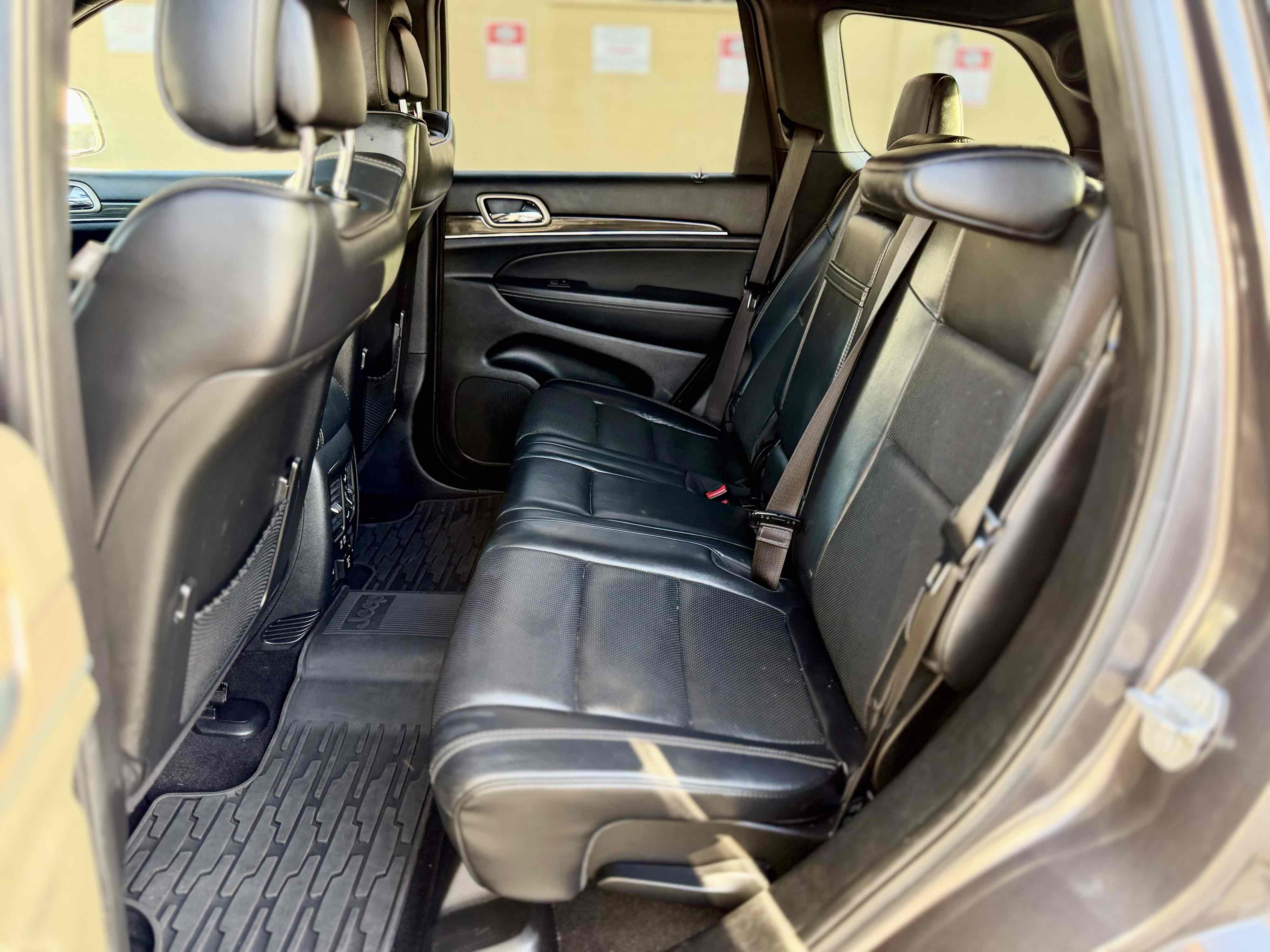 Jeep Grand Cherokee photo 32