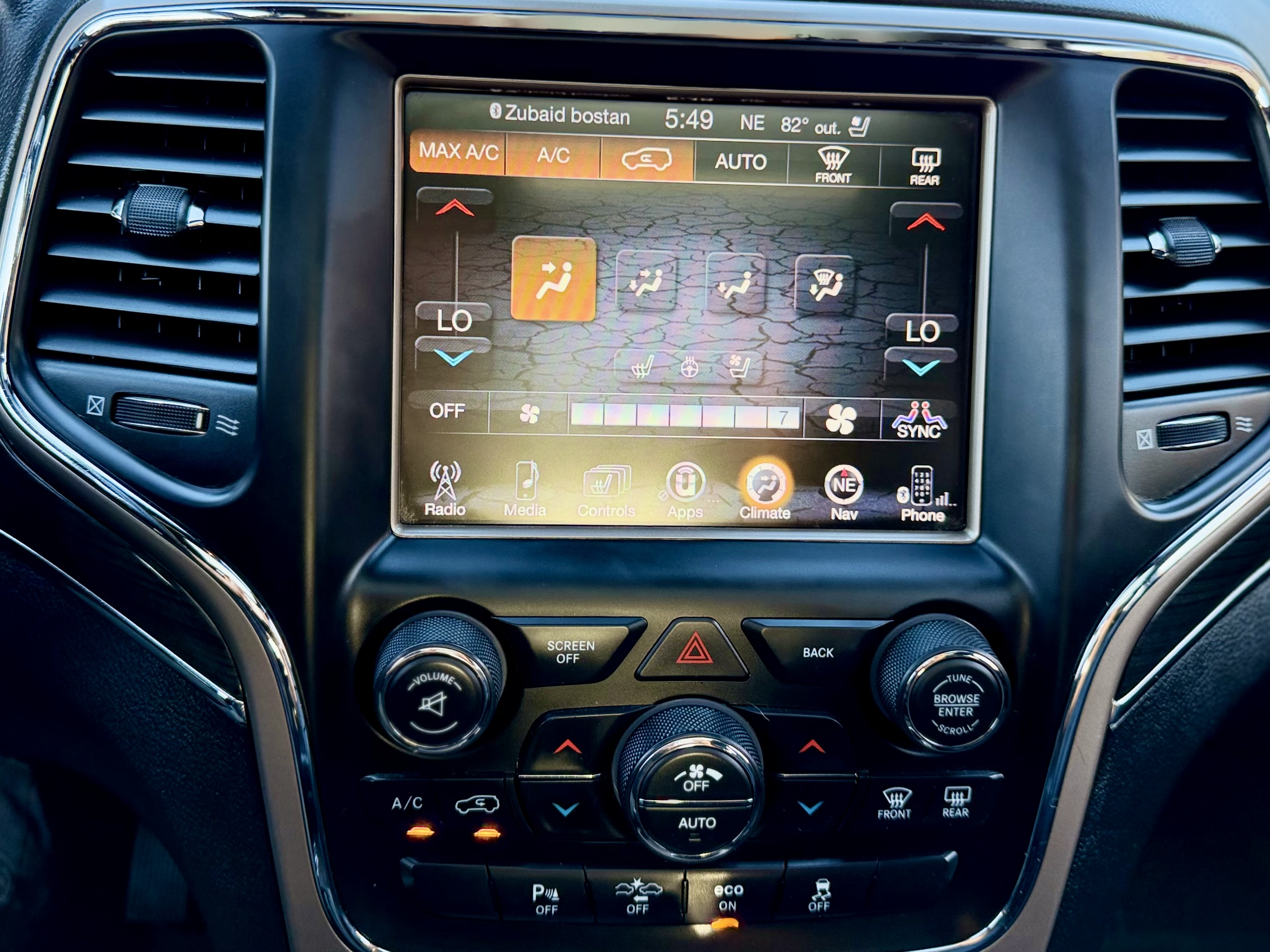 Jeep Grand Cherokee photo 38