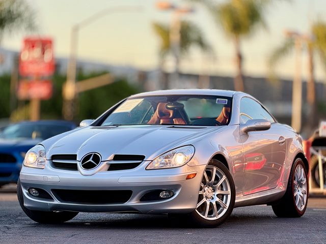 Diamond Silver Metallic 2005 Mercedes-Benz SLK Convertible Rear-Wheel Drive Automatic