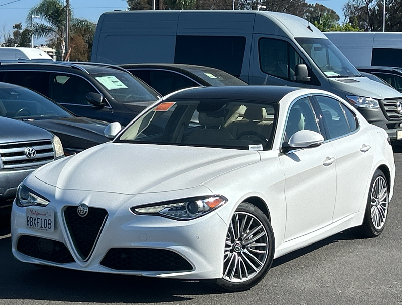 2018 Alfa Romeo Giulia Ti Lusso(CLEAN TITLE)