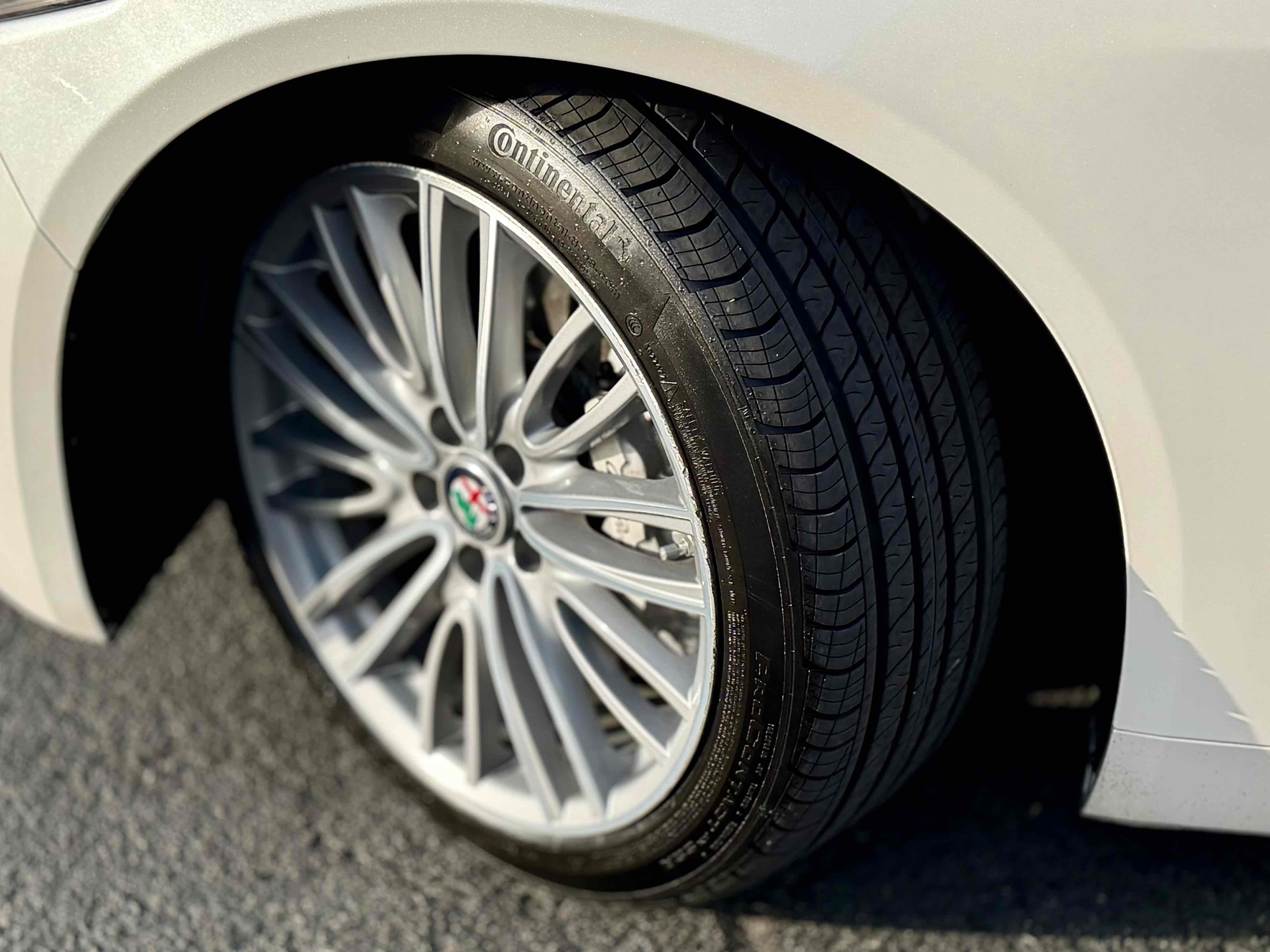 Alfa Romeo Giulia photo 15