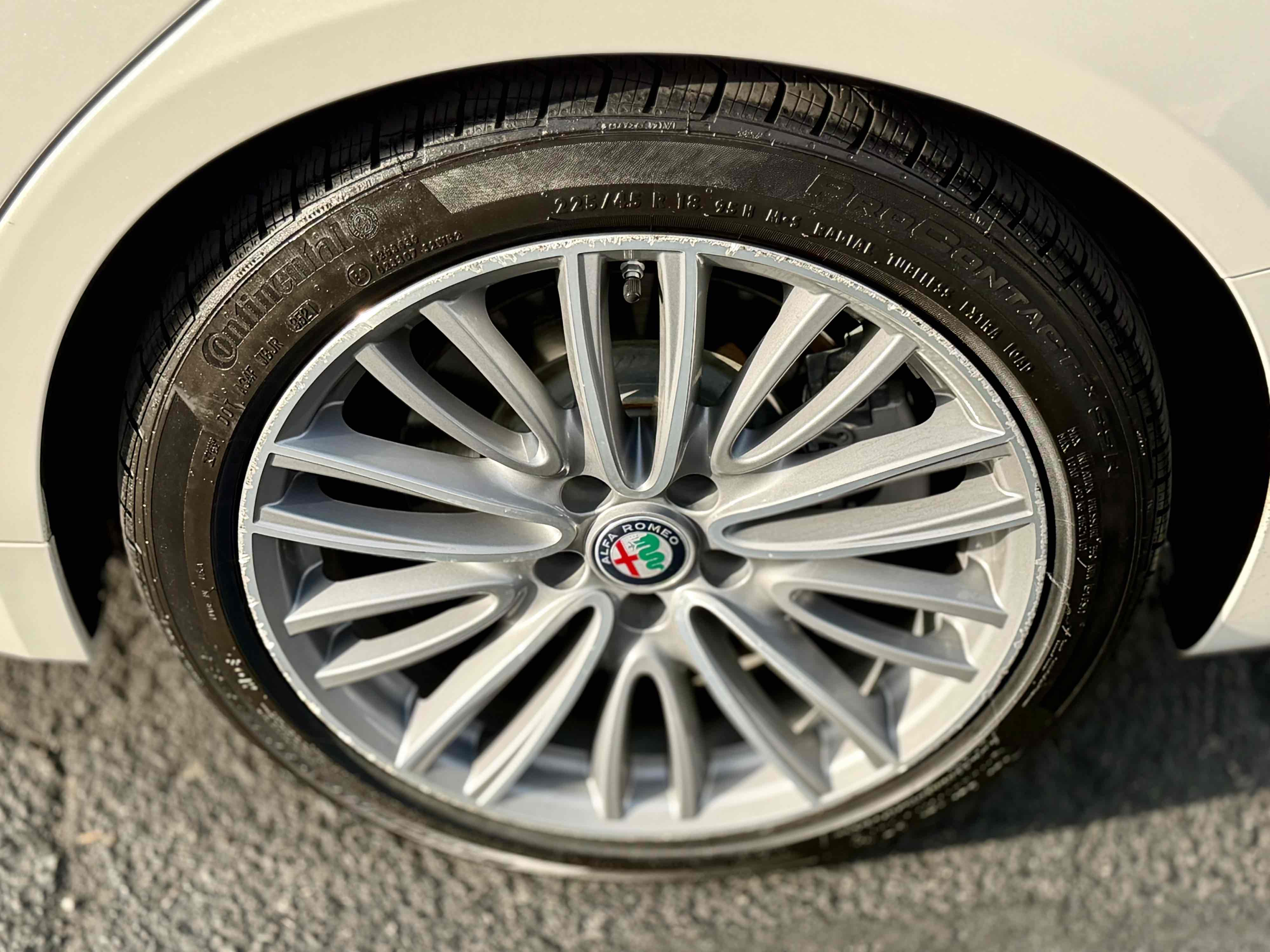 Alfa Romeo Giulia photo 16