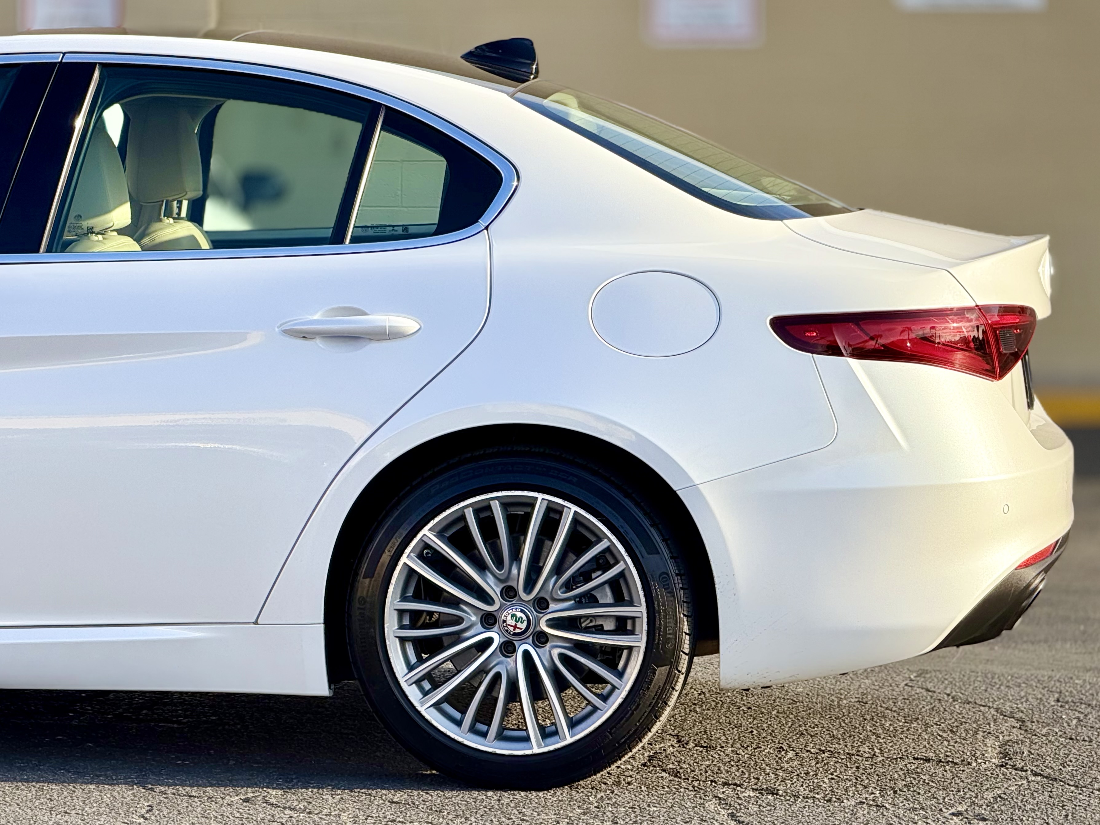 Alfa Romeo Giulia photo 6