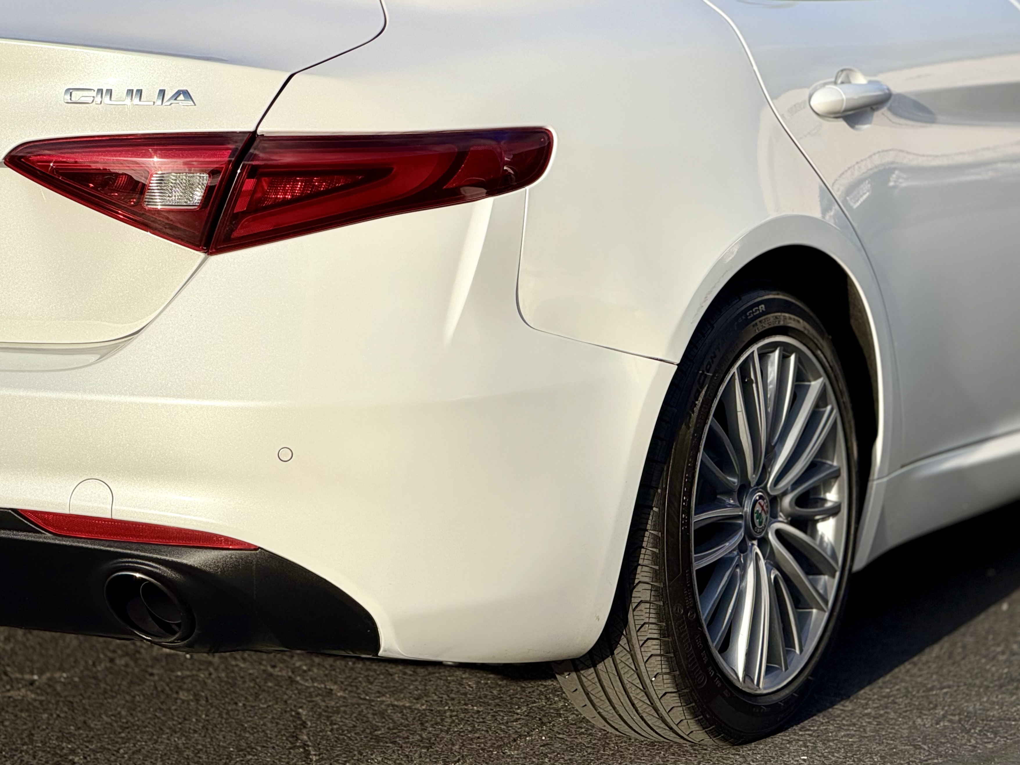 Alfa Romeo Giulia photo 11