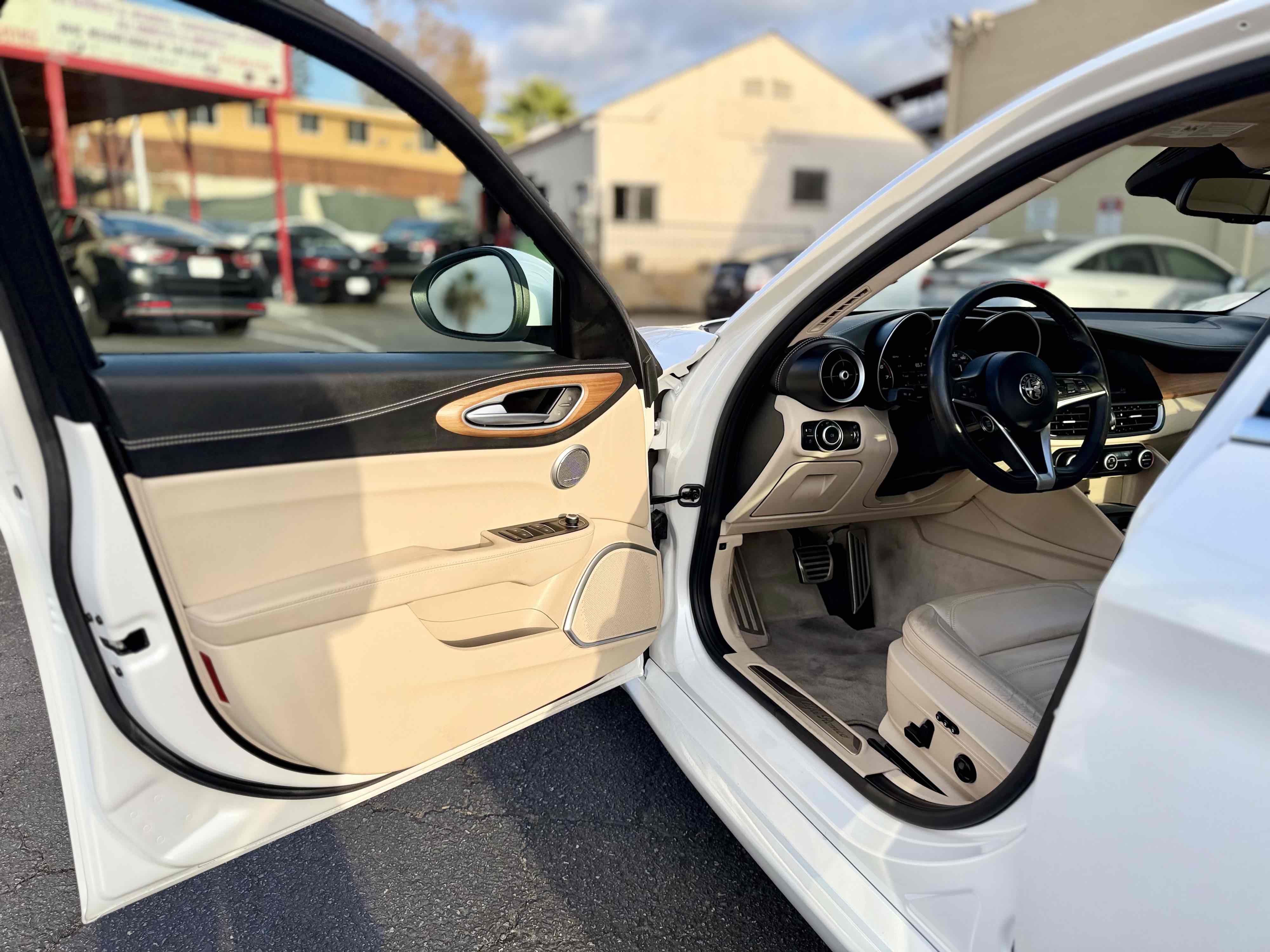 Alfa Romeo Giulia photo 17