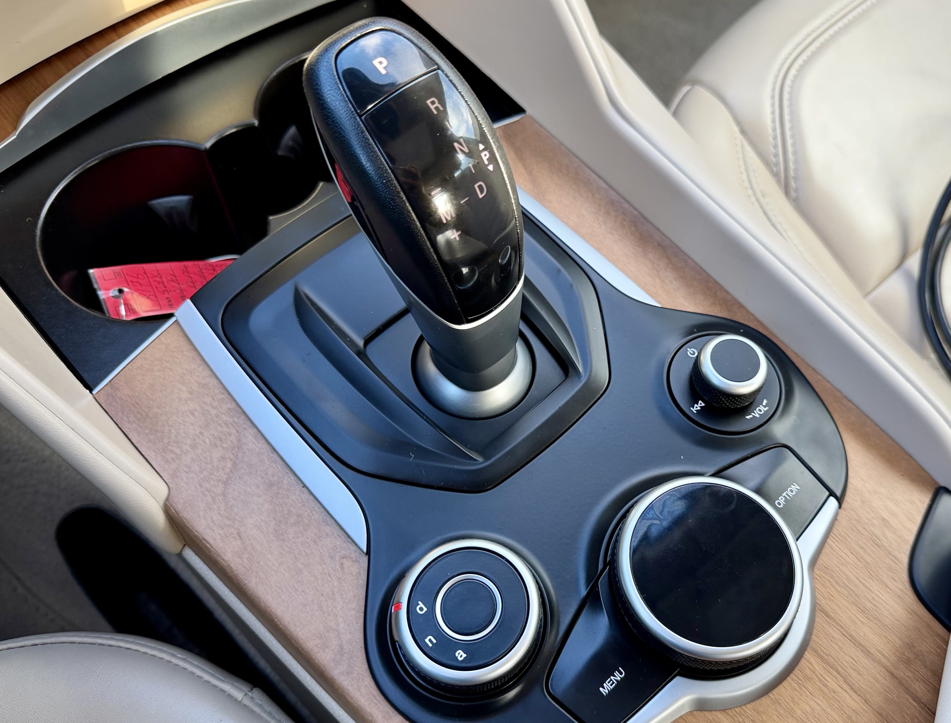 Alfa Romeo Giulia photo 25